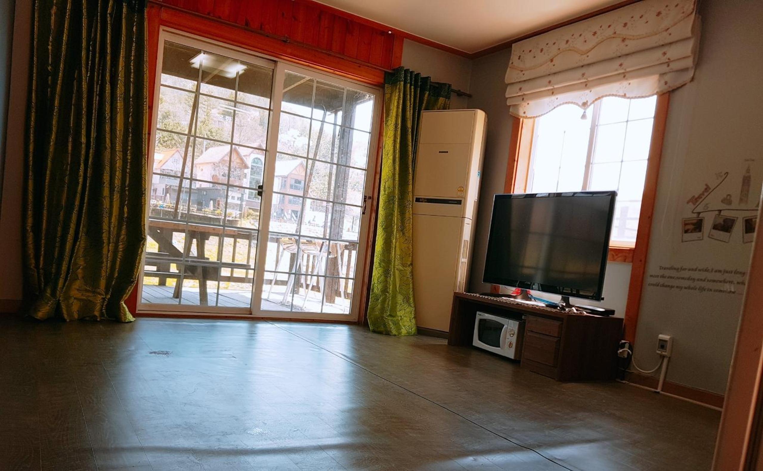 Family Room photo 3