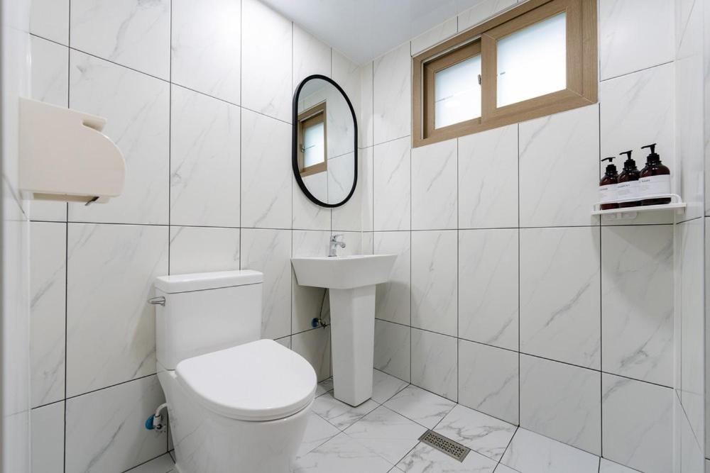 Double Room - Photo 7