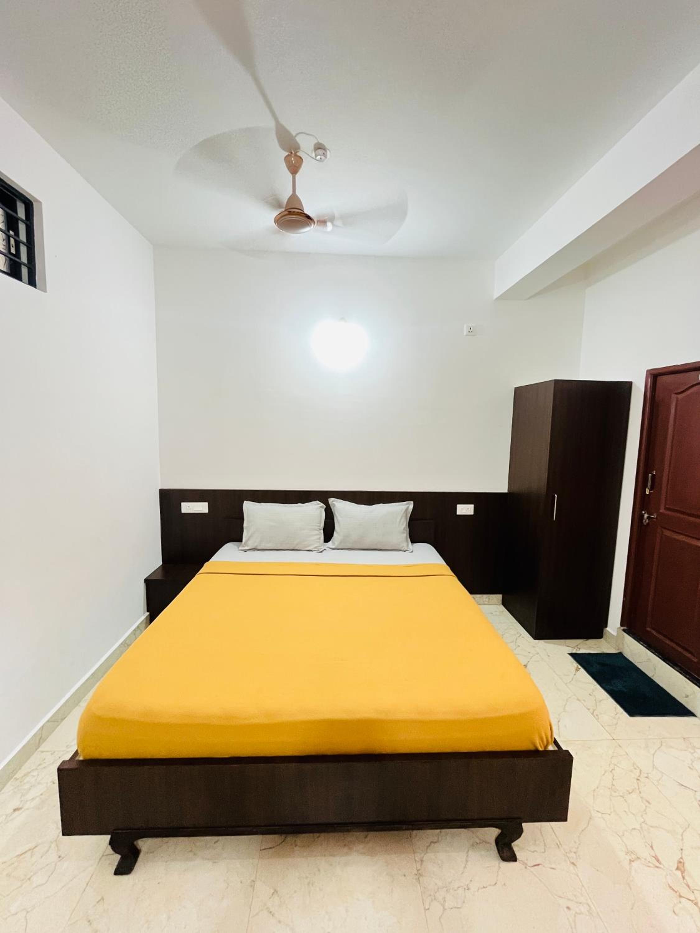 Deluxe Double Room (2 Adults + 1 Child) photo 2