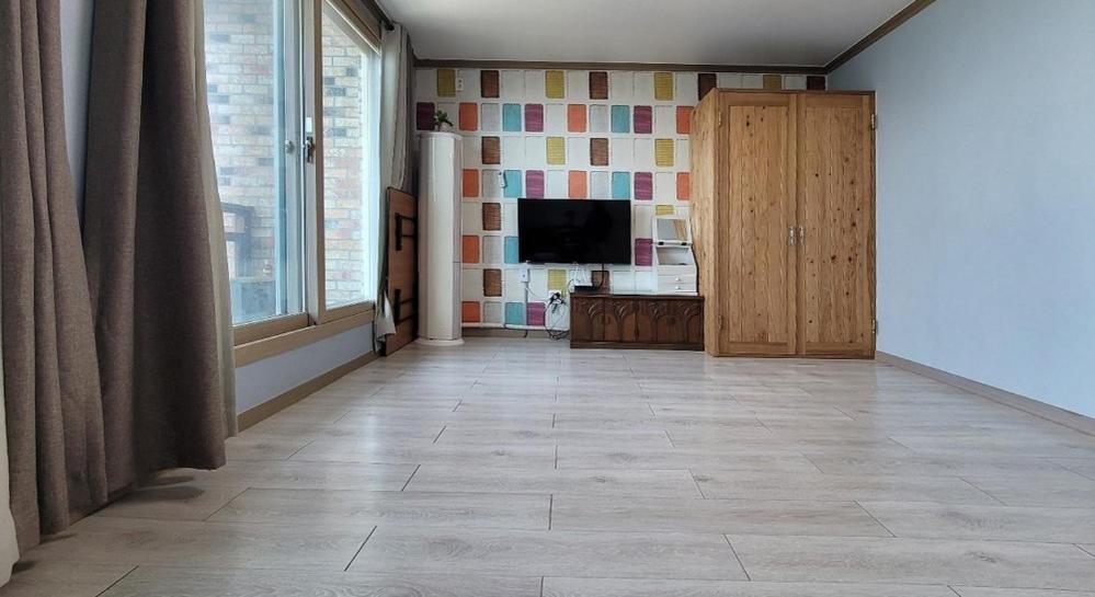 Family Room photo 3