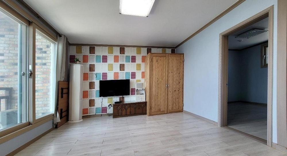 Family Room photo 2