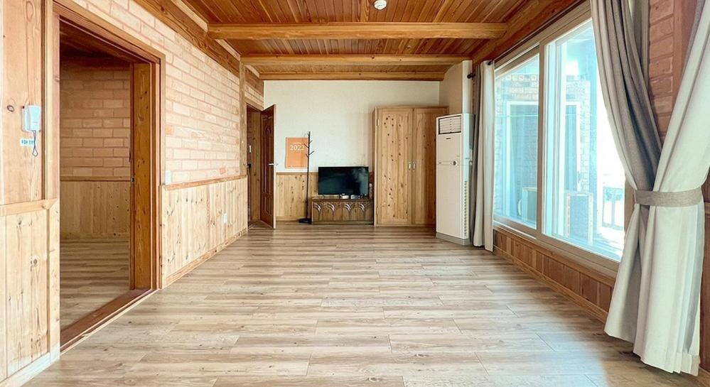 Family Room photo 1