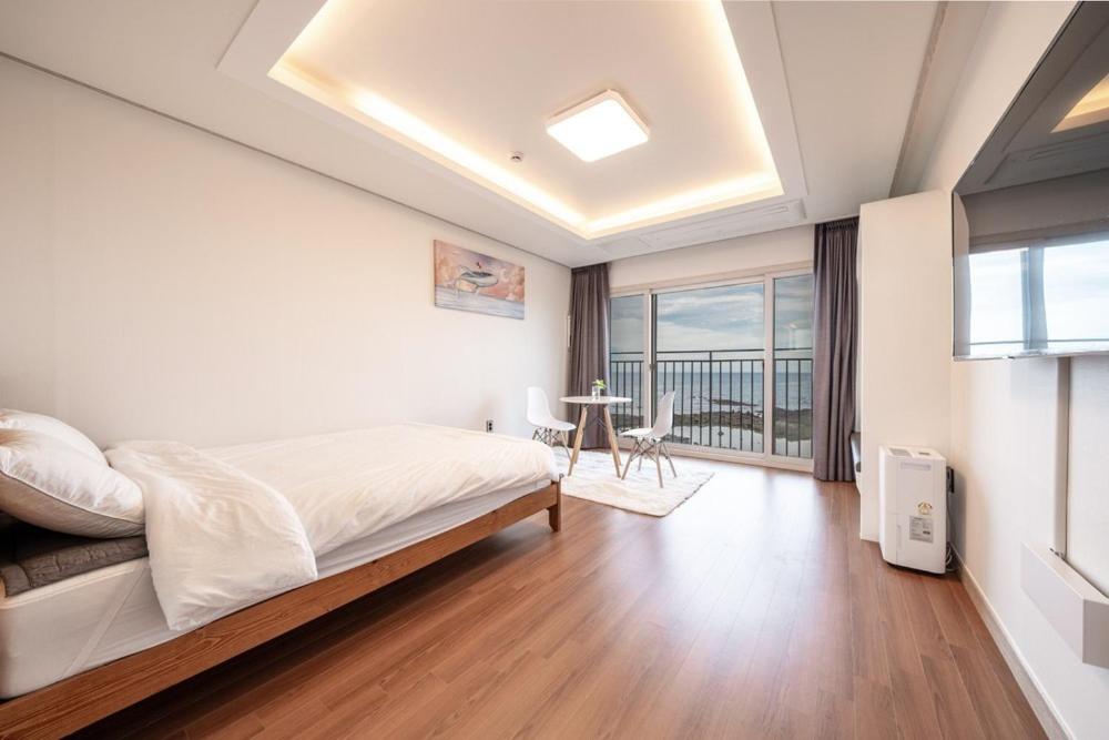 Double Room with Sea View photo 2