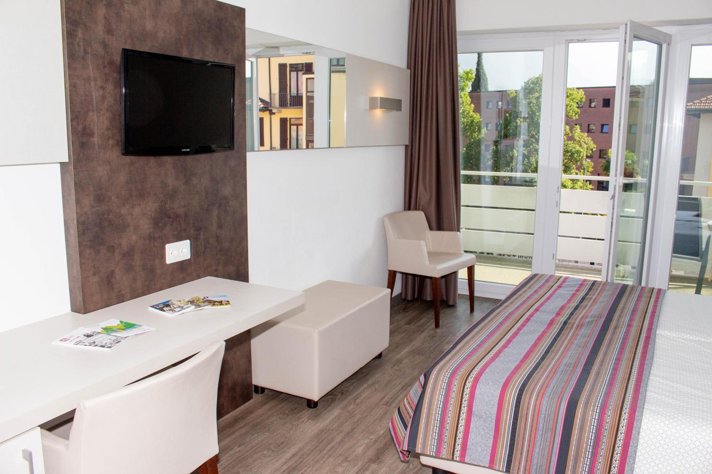 Superior Double Room with Balcony - Photo 1