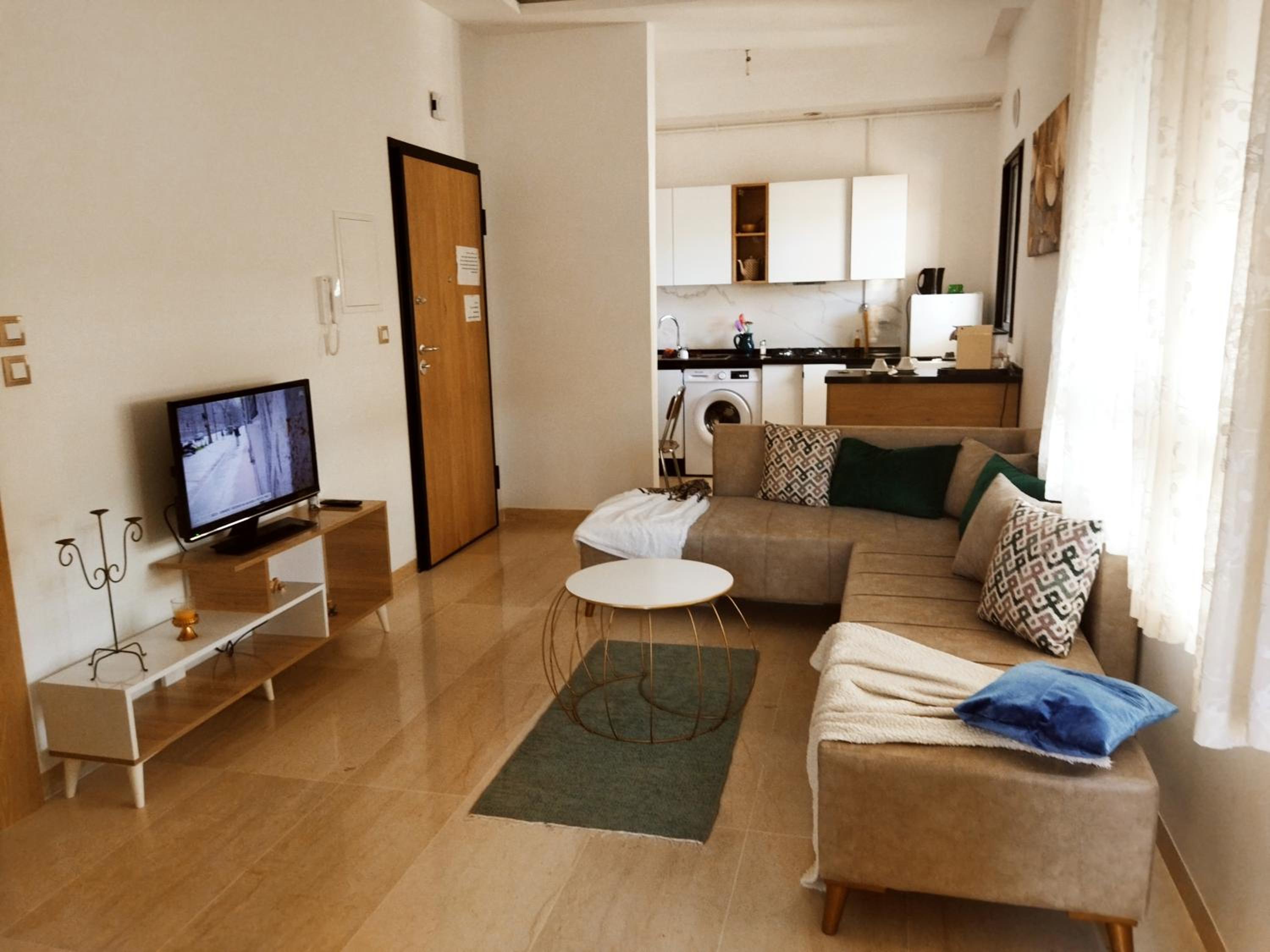 One-Bedroom Apartment photo 1