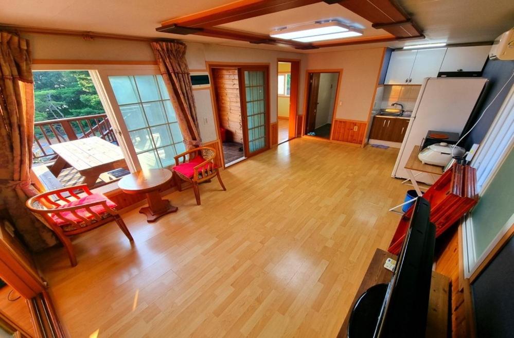 Family Room photo 3