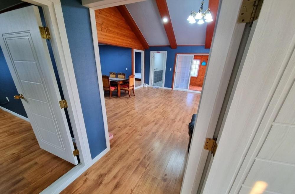 Family Room photo 3