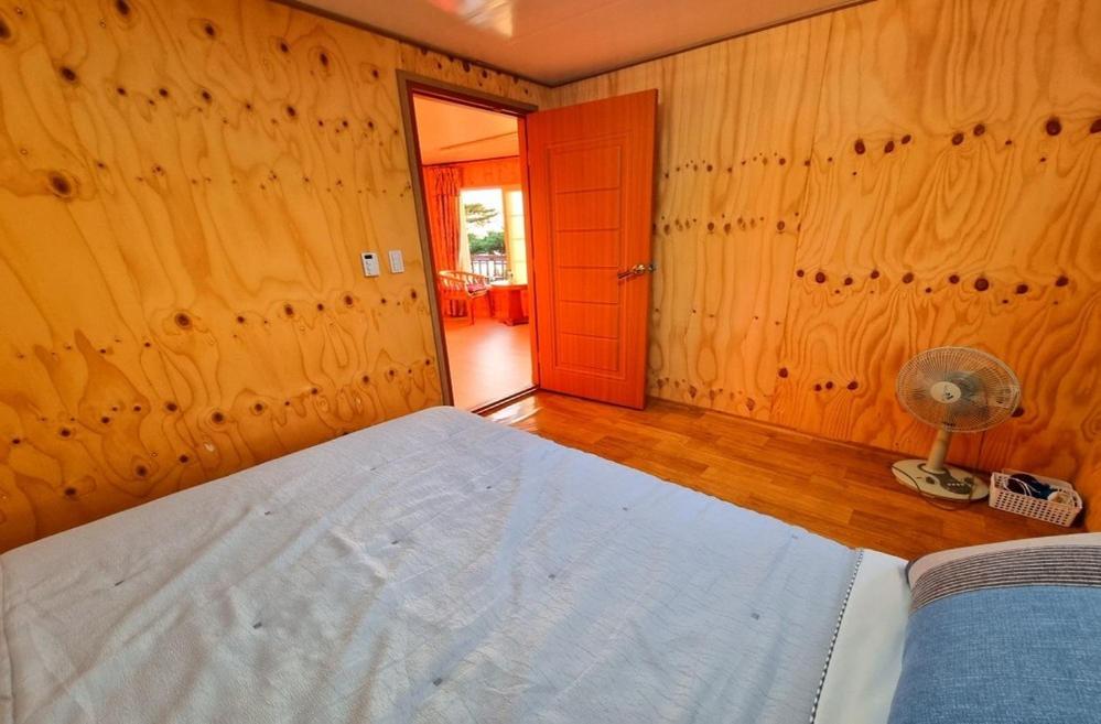 Family Room - Photo 10
