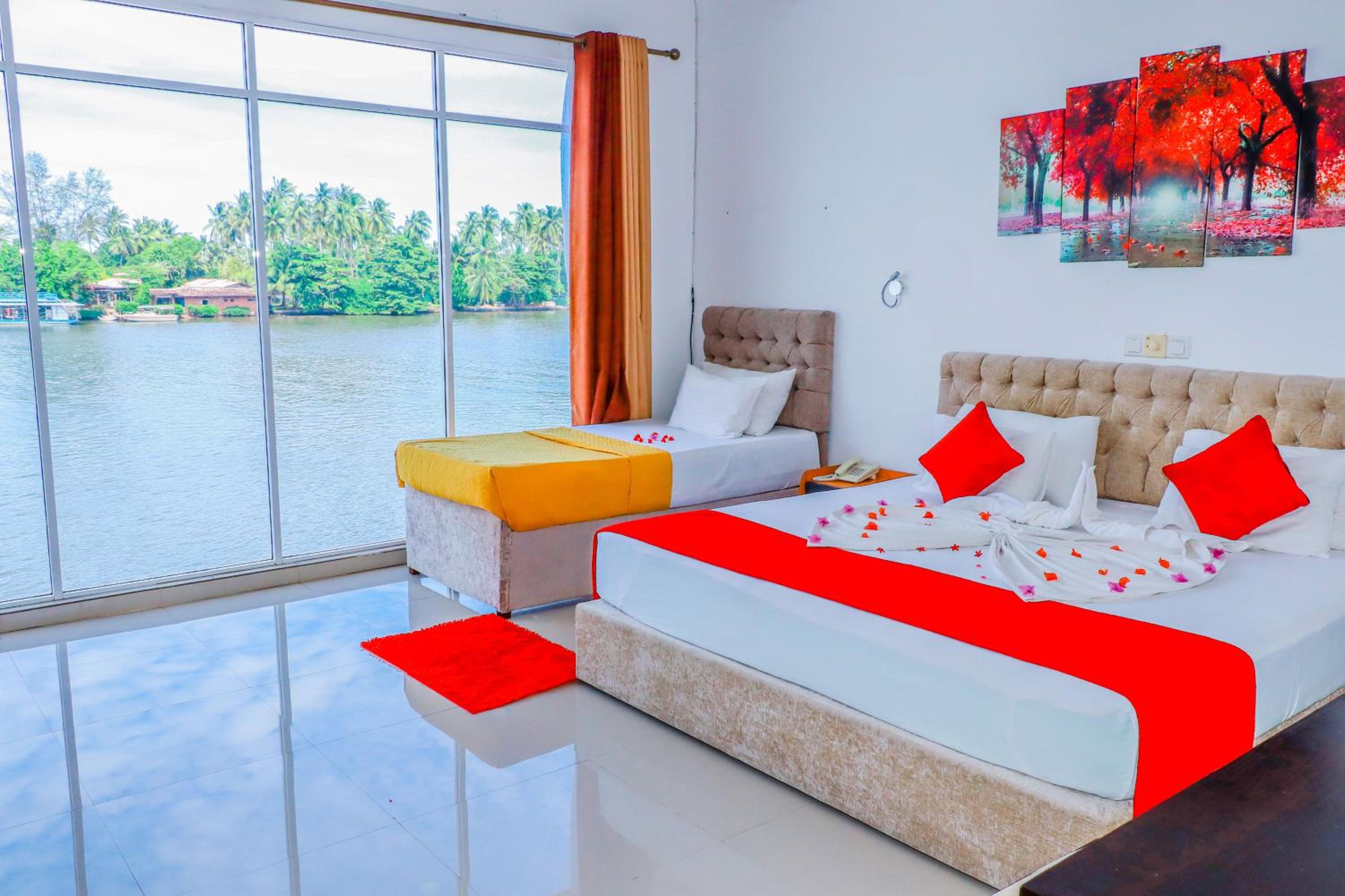 King Suite with Balcony photo 2