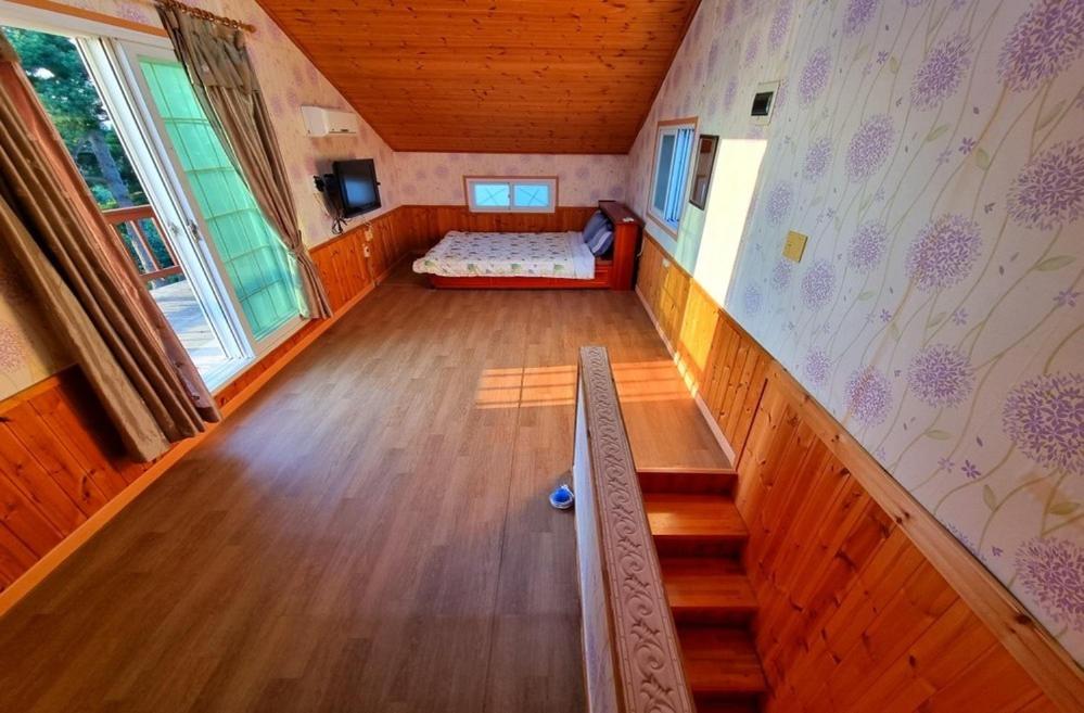 Family Room - Photo 7