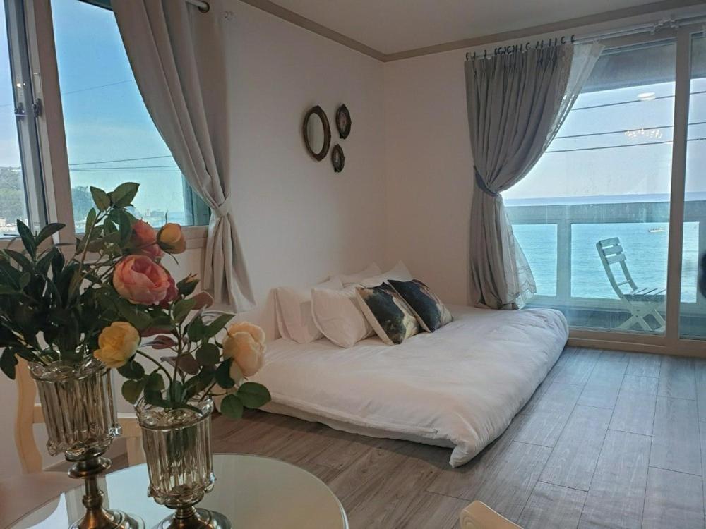 Double Room with Sea View - Photo 6