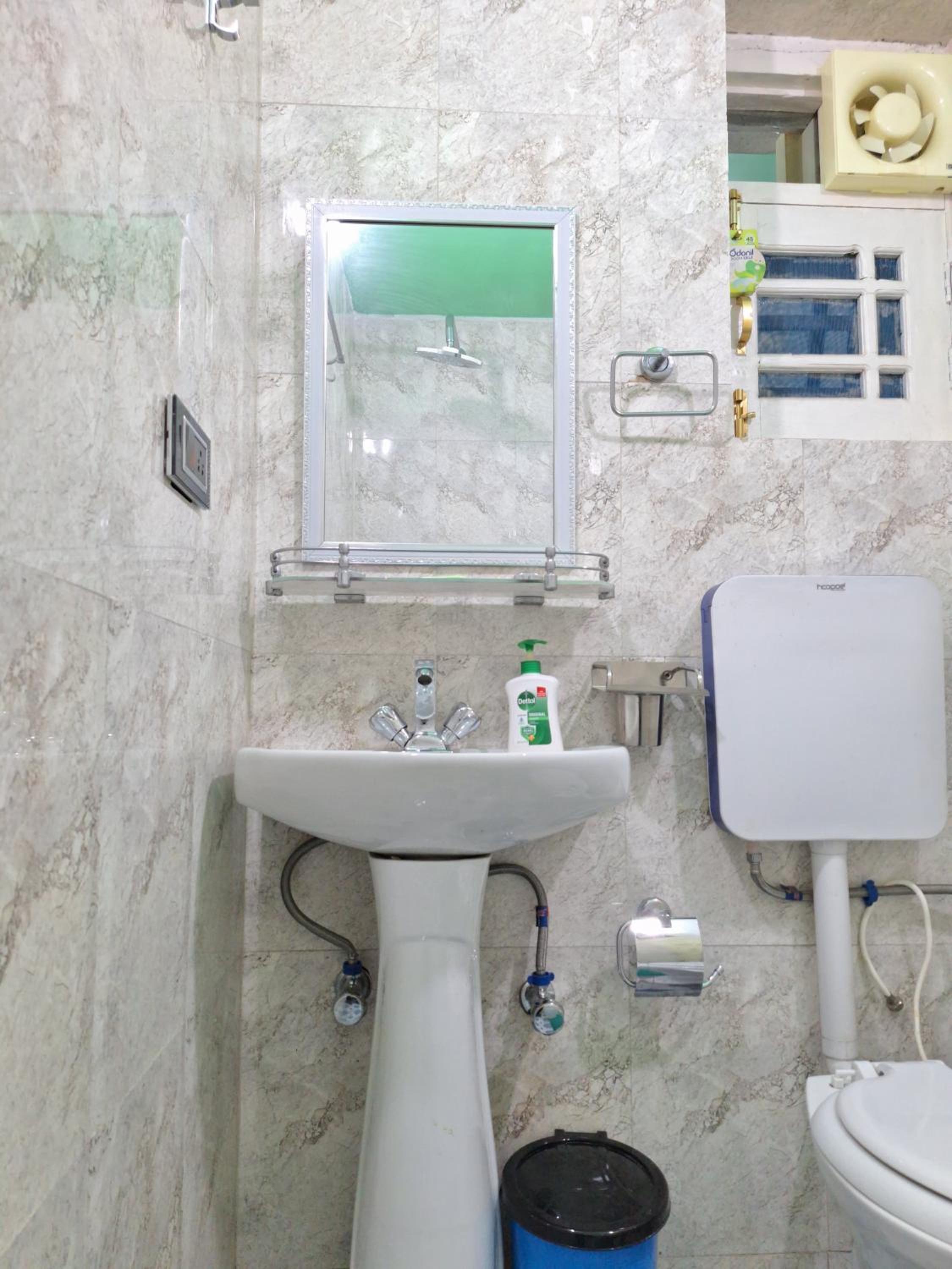 Double Room with Private Bathroom photo 2