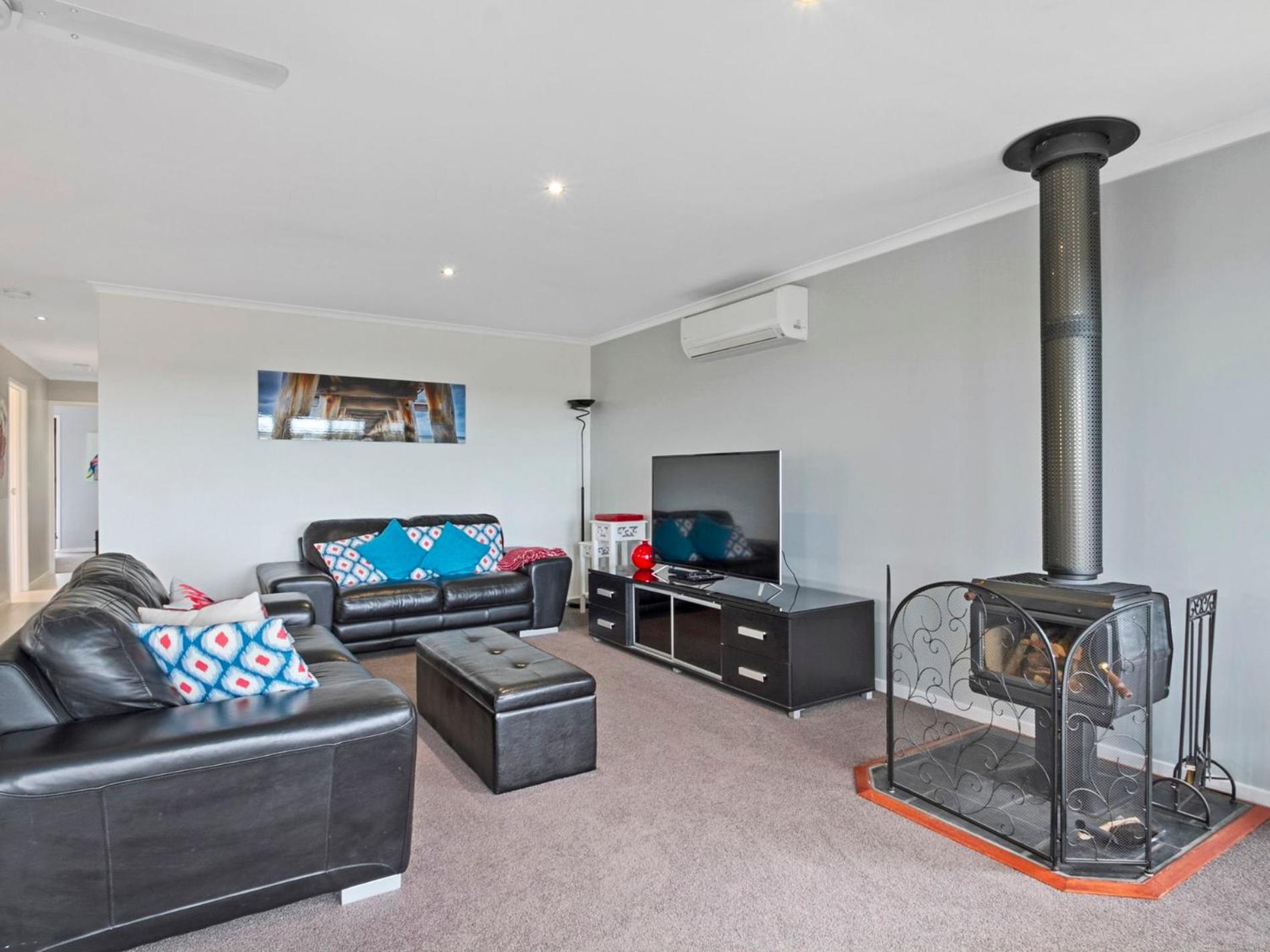 Three-Bedroom House photo 1