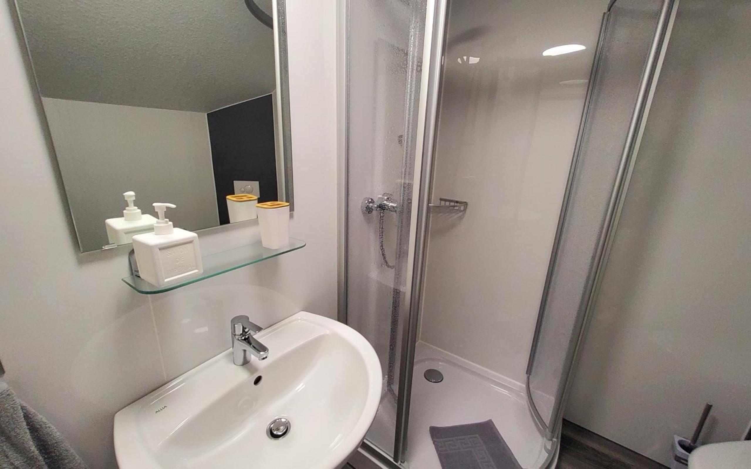 Standard Single Room with Shower photo 2