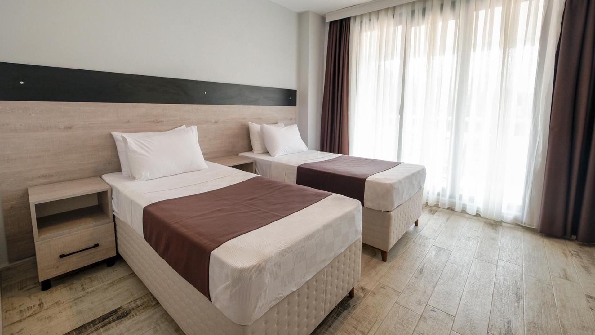Superior Room with Balcony Land View - Photo 8