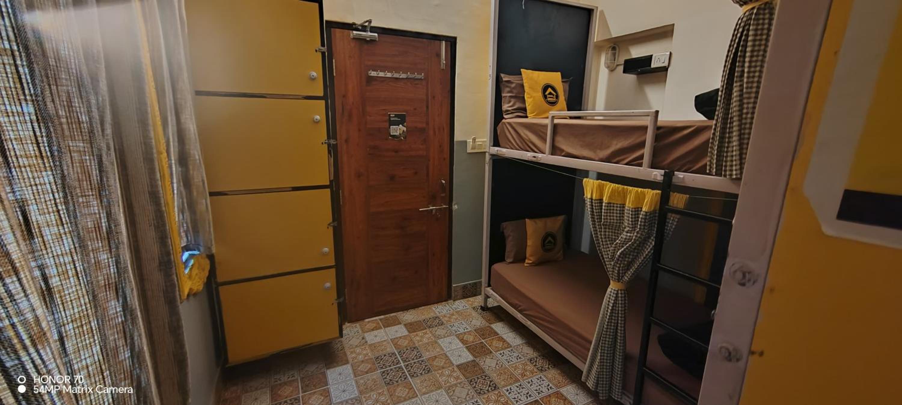 Bed in 4-Bed Mixed Dormitory Room photo 3