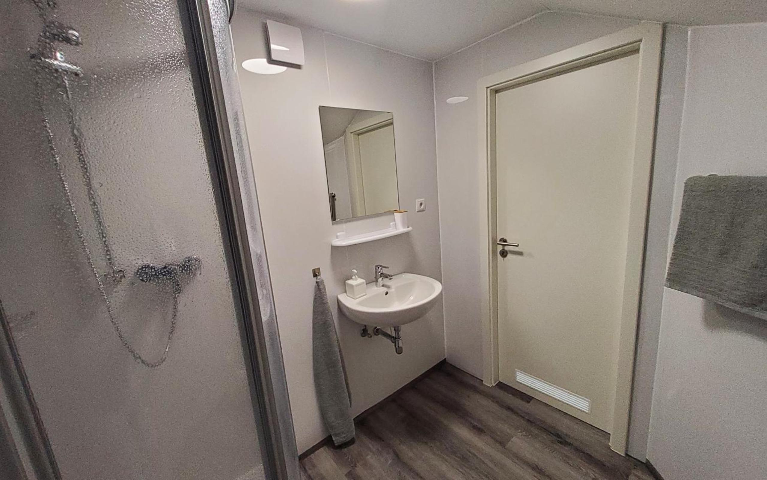 Standard Single Room with Shower photo 3