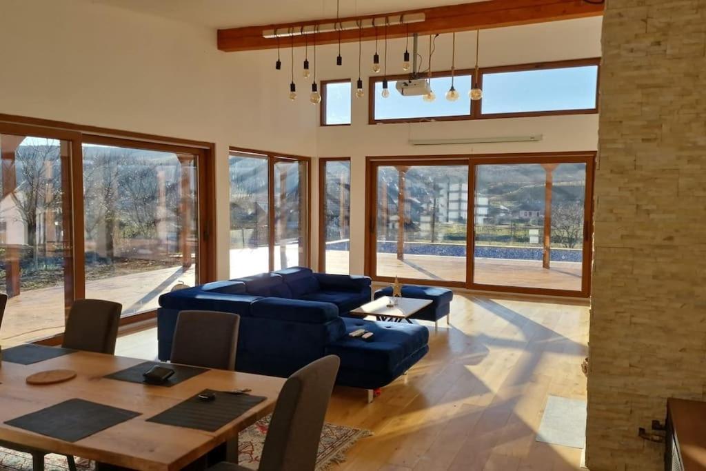 Villa photo 1