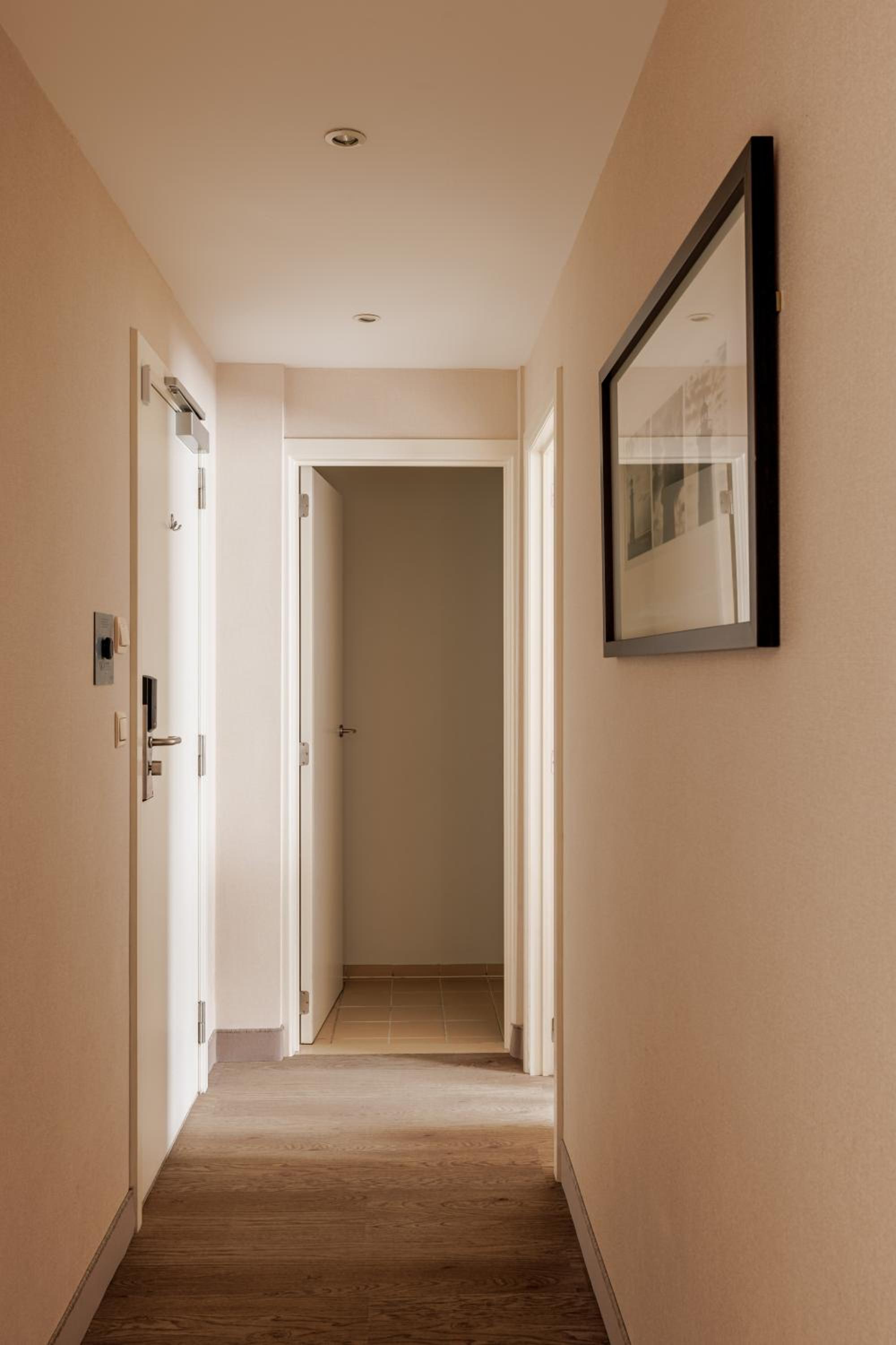 Family Room - Photo 2