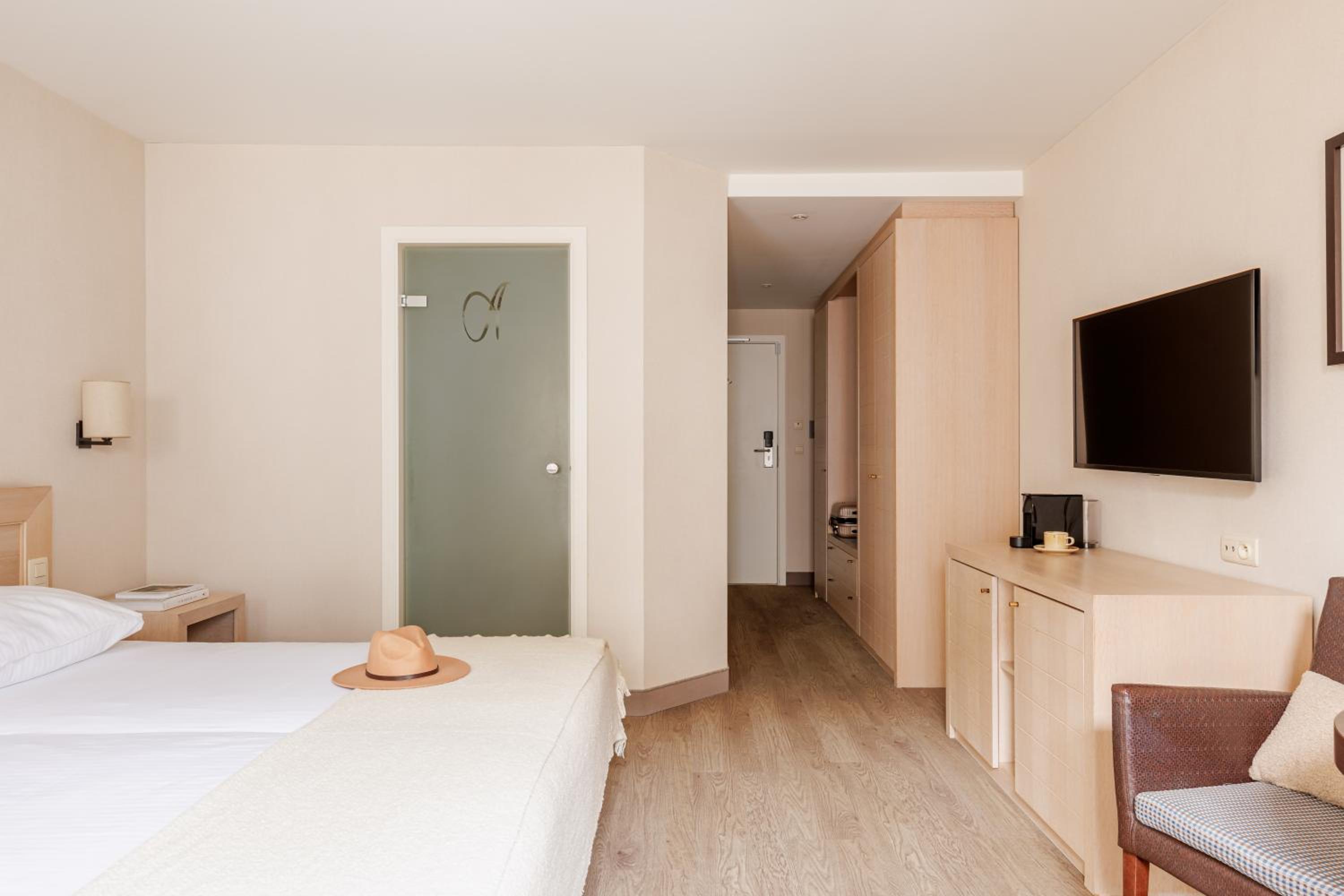 Deluxe Room - Photo 1