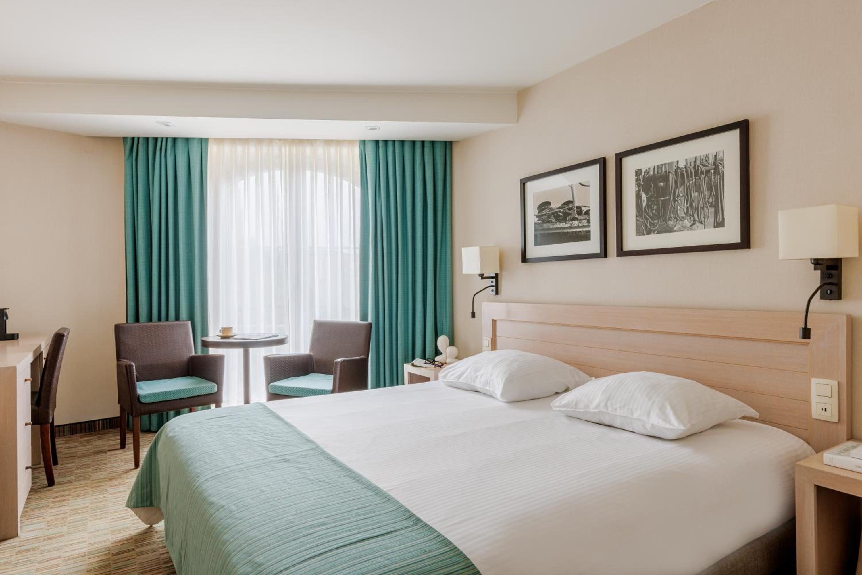 Deluxe Room - Photo 7