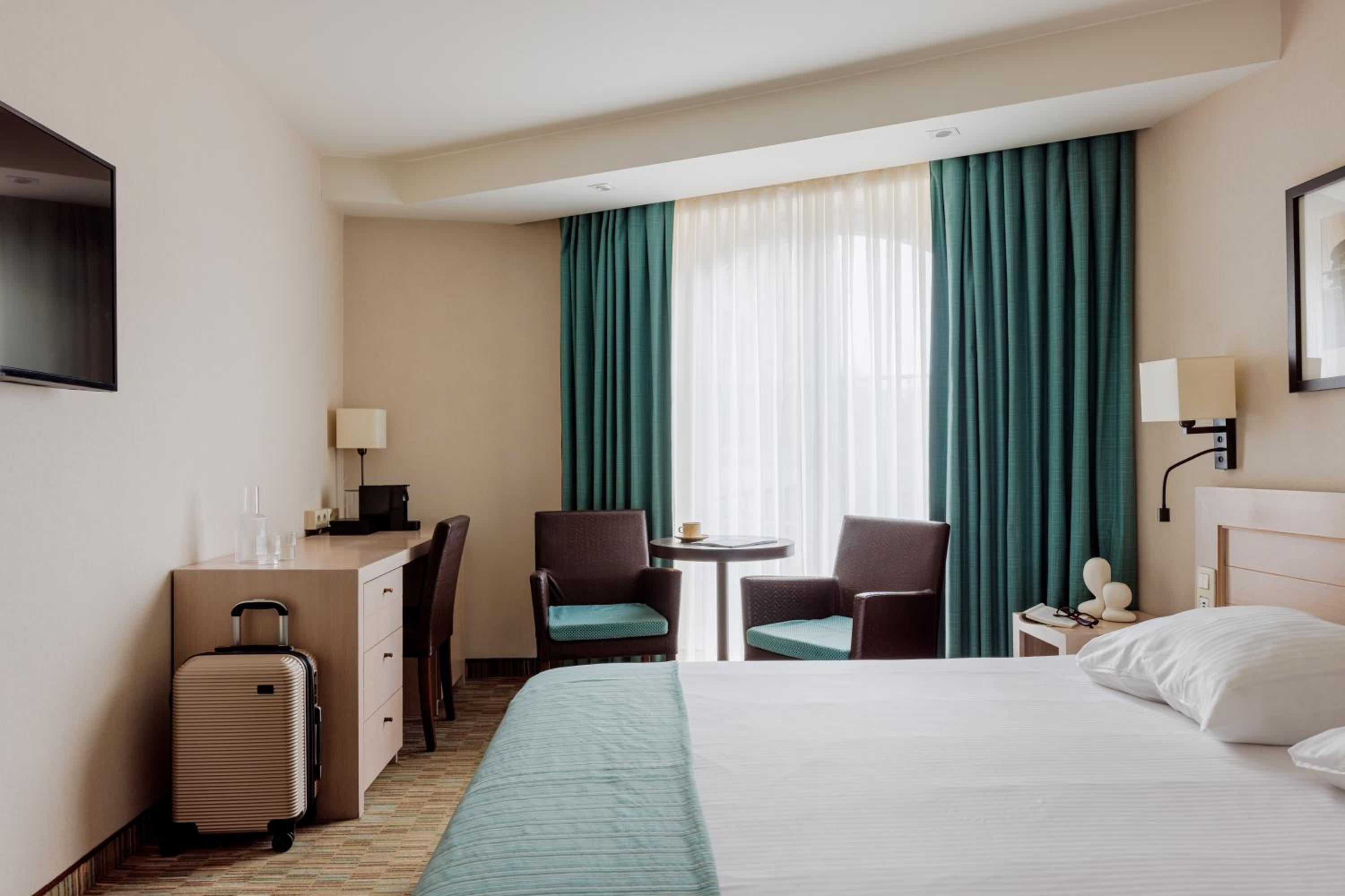 Deluxe Room - Photo 8