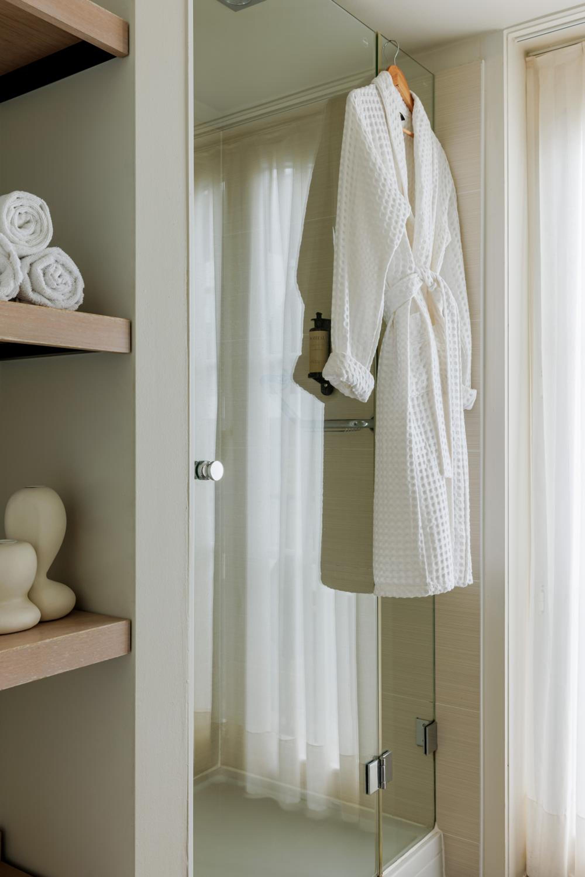 Comfort Room - Photo 2