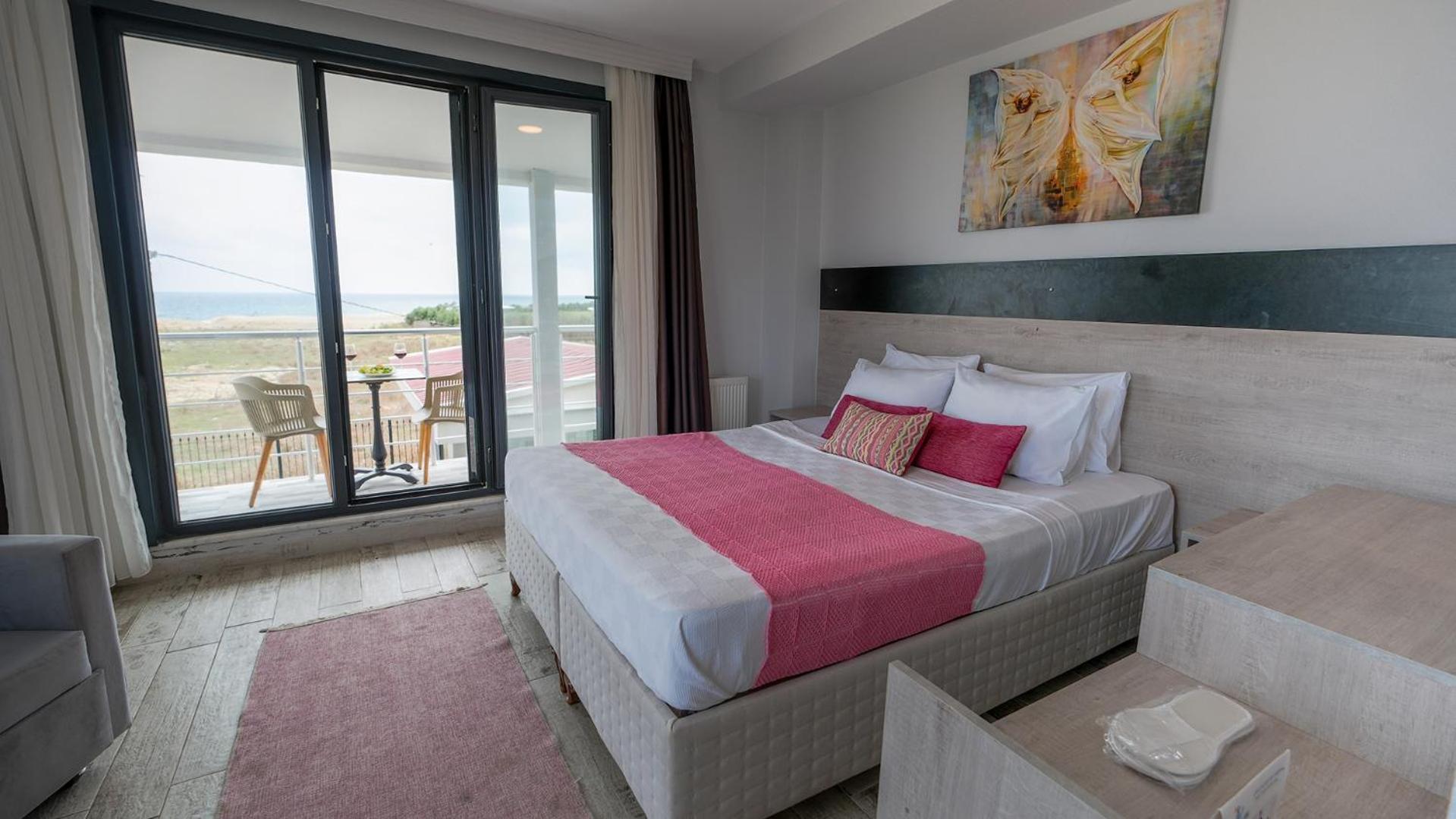 Deluxe Room with Balcony Sea View - Photo 1