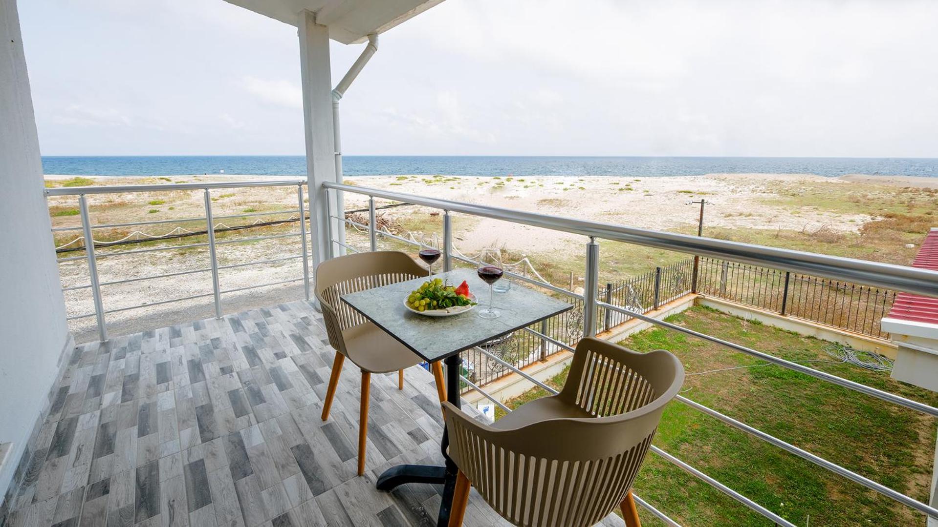 Deluxe Room with Balcony Sea View - Photo 14