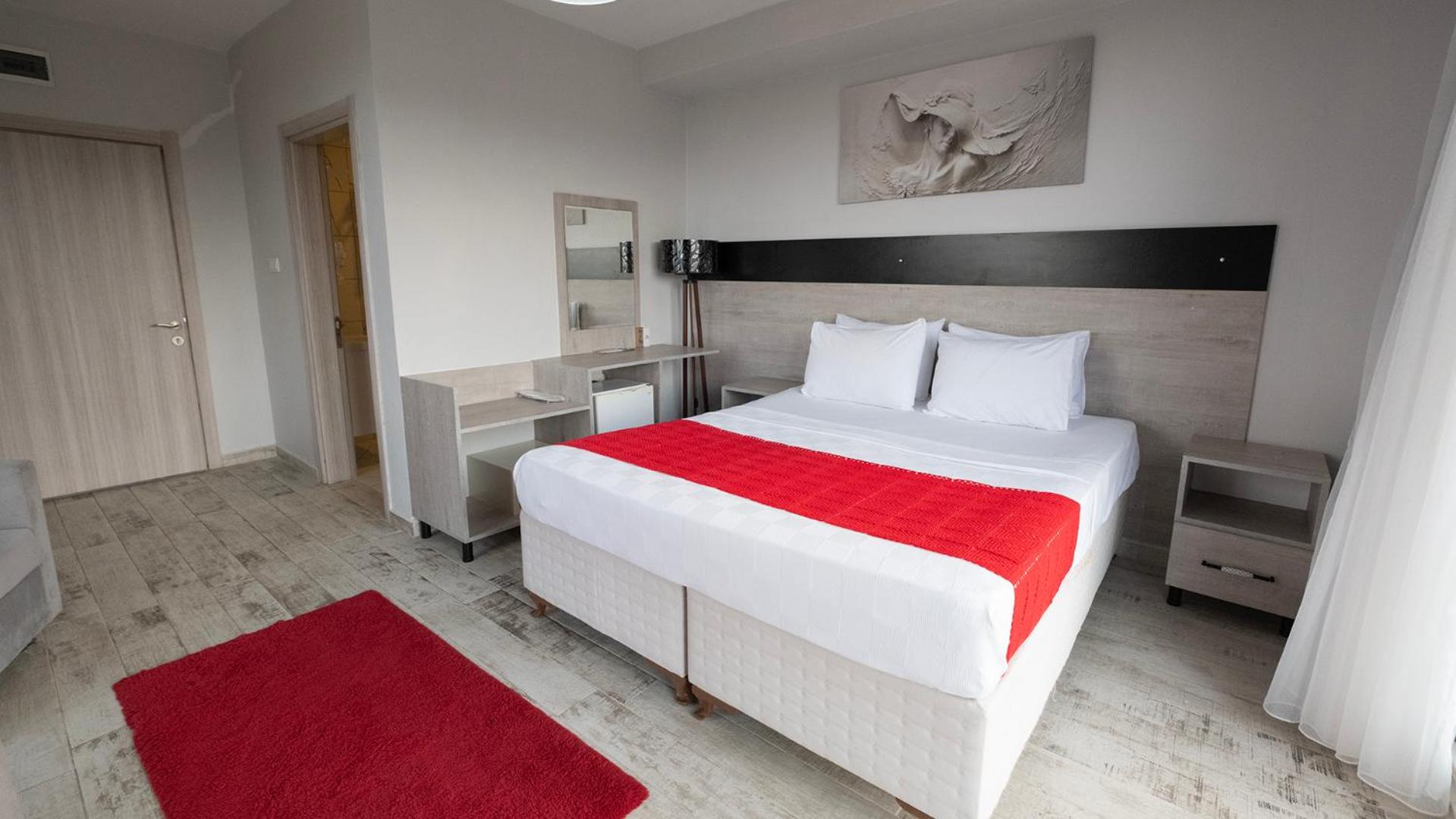 Corner Room with Sea View - Photo 13