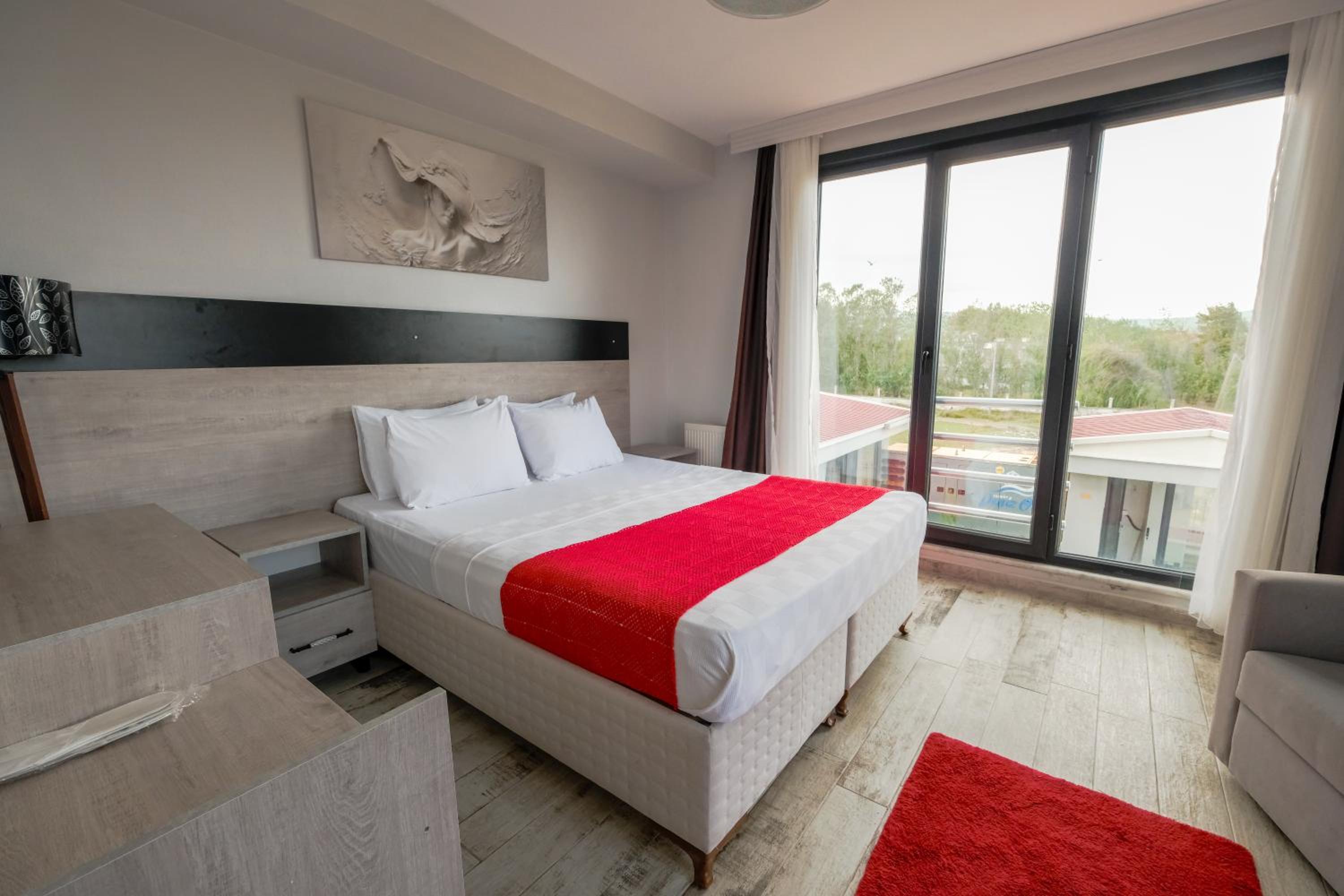 Corner Room with Sea View - Photo 14