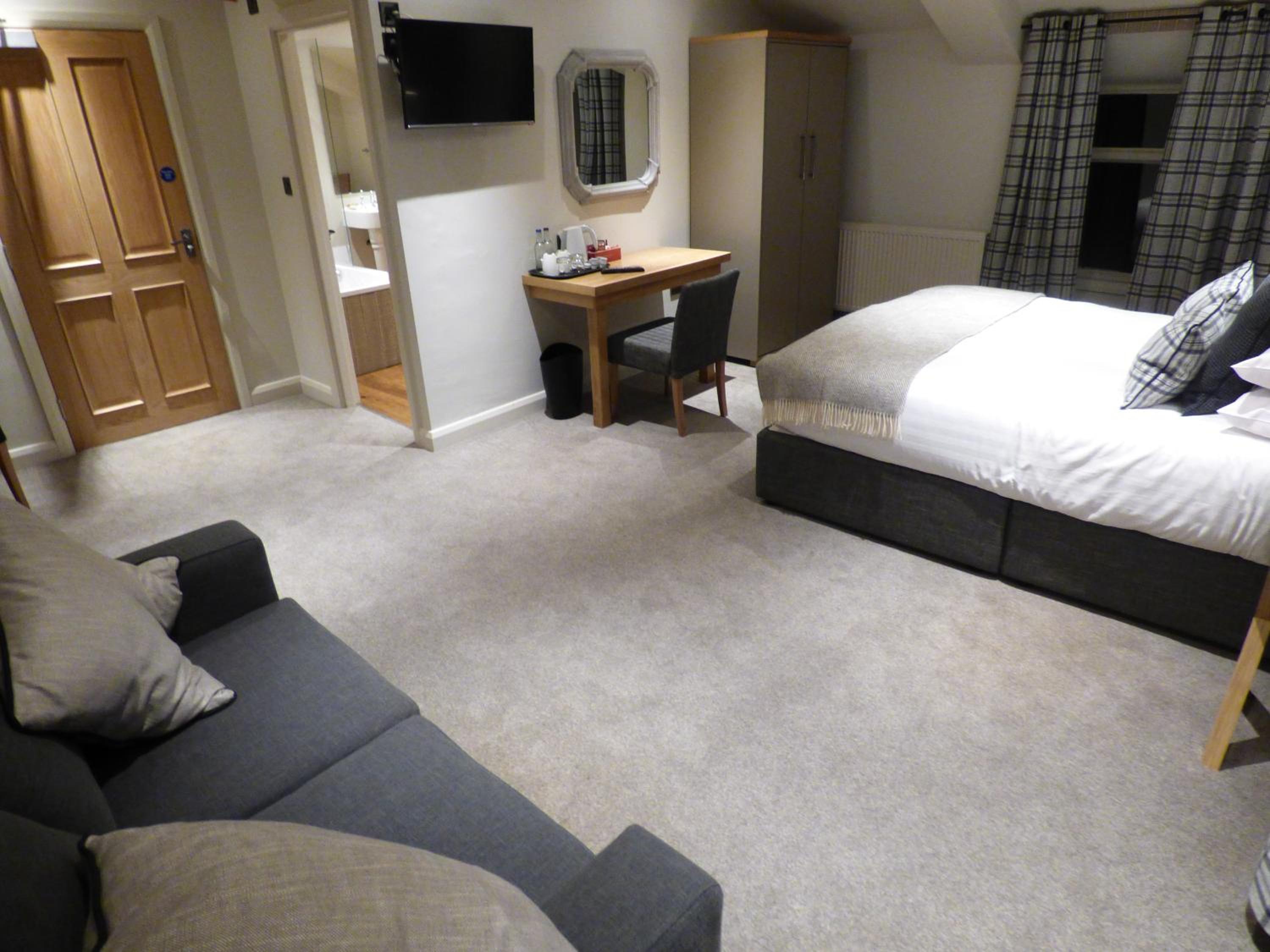 Superior Family Room photo 1