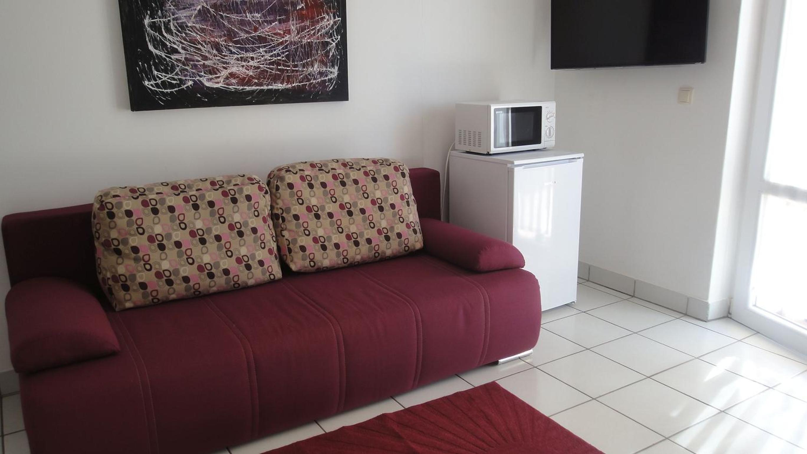 One-Bedroom Apartment - Photo 3