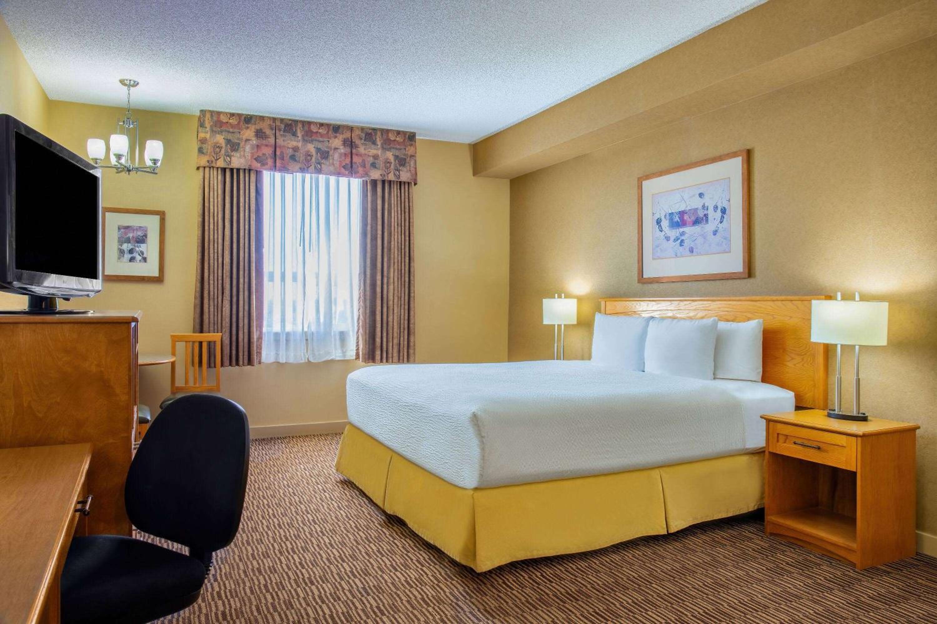King Room - Non-Smoking - Photo 1