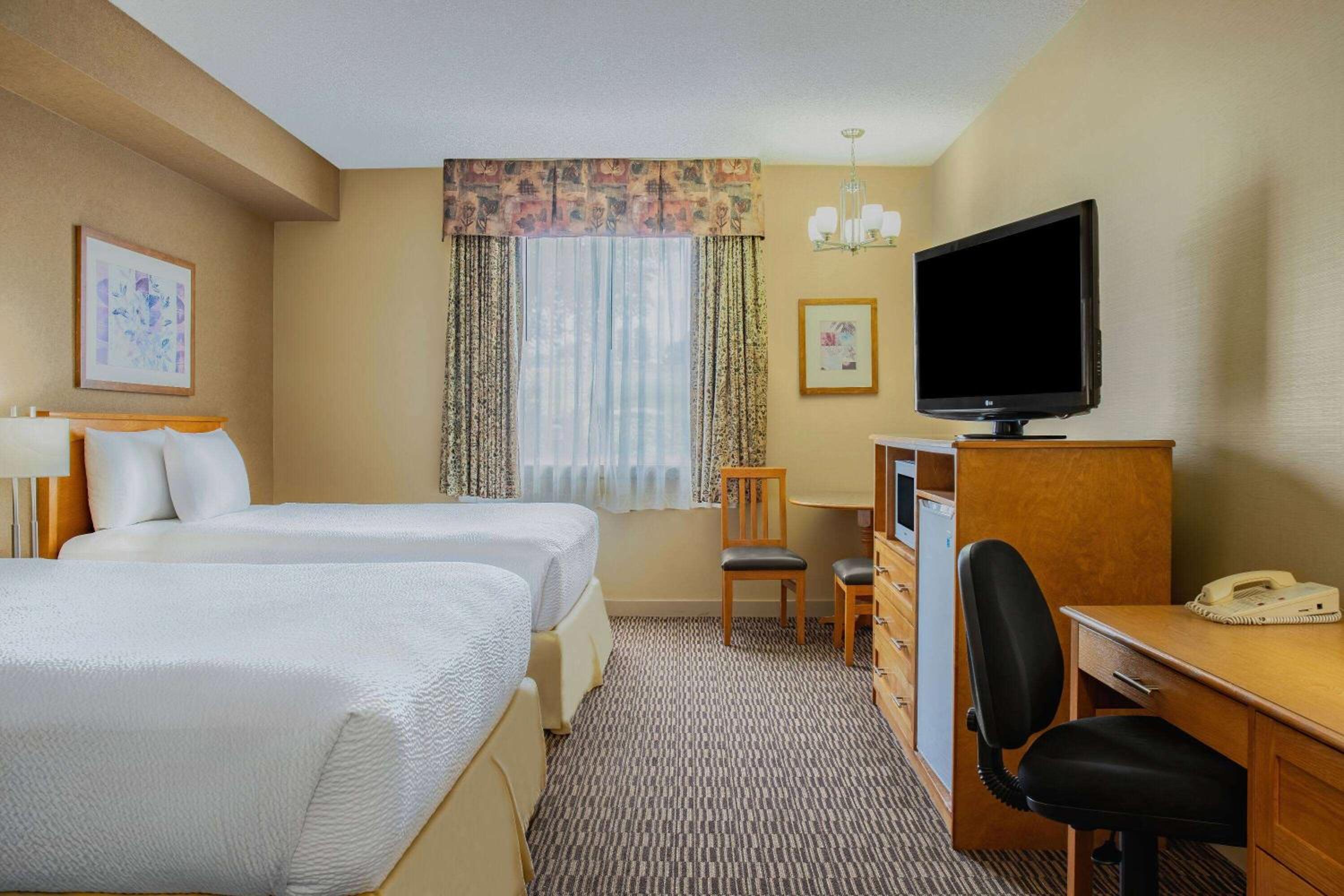 Queen Room with Two Queen Beds - Pet Friendly/Non-Smoking - Photo 1