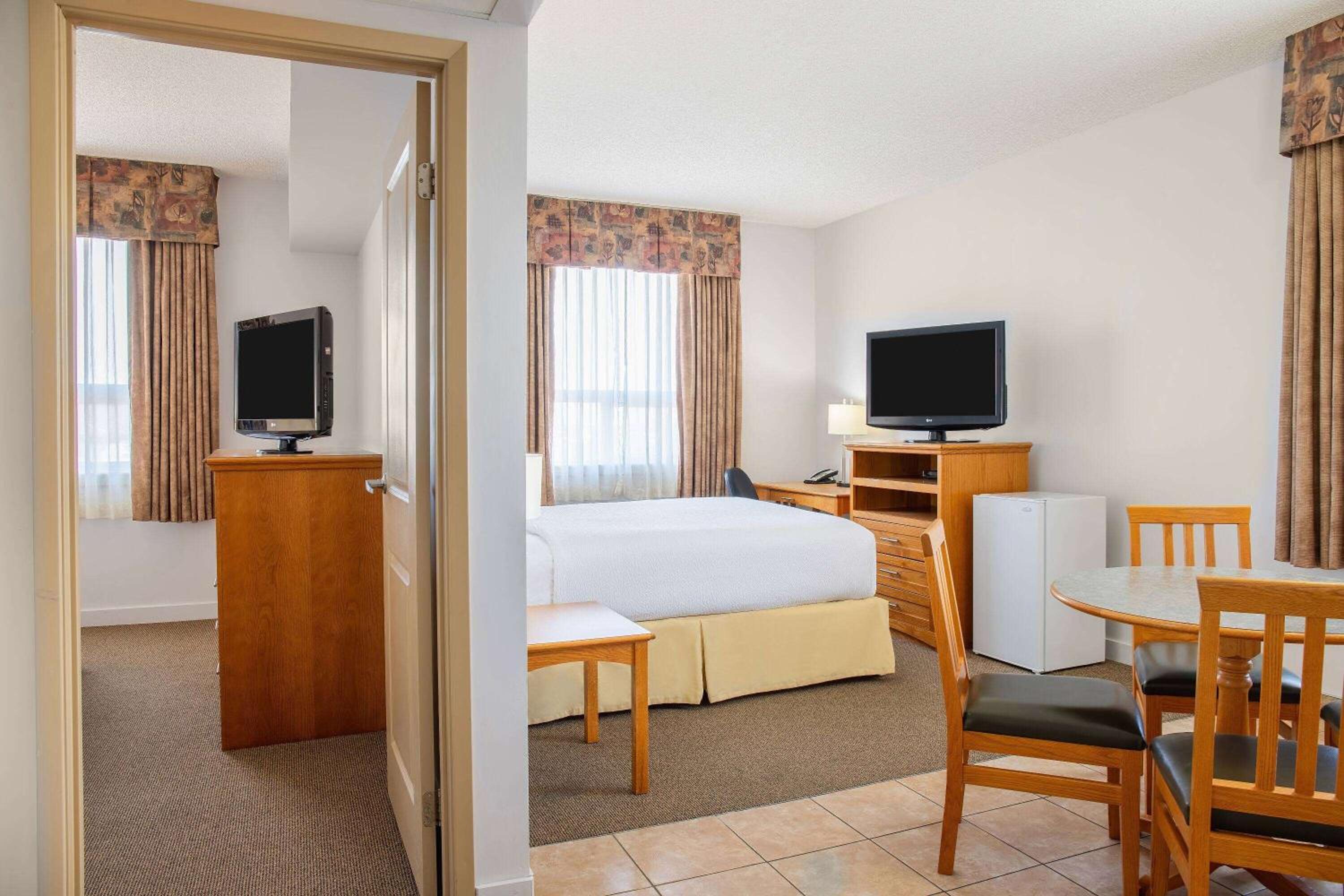 King/Queen Suite - Non-Smoking - Photo 1