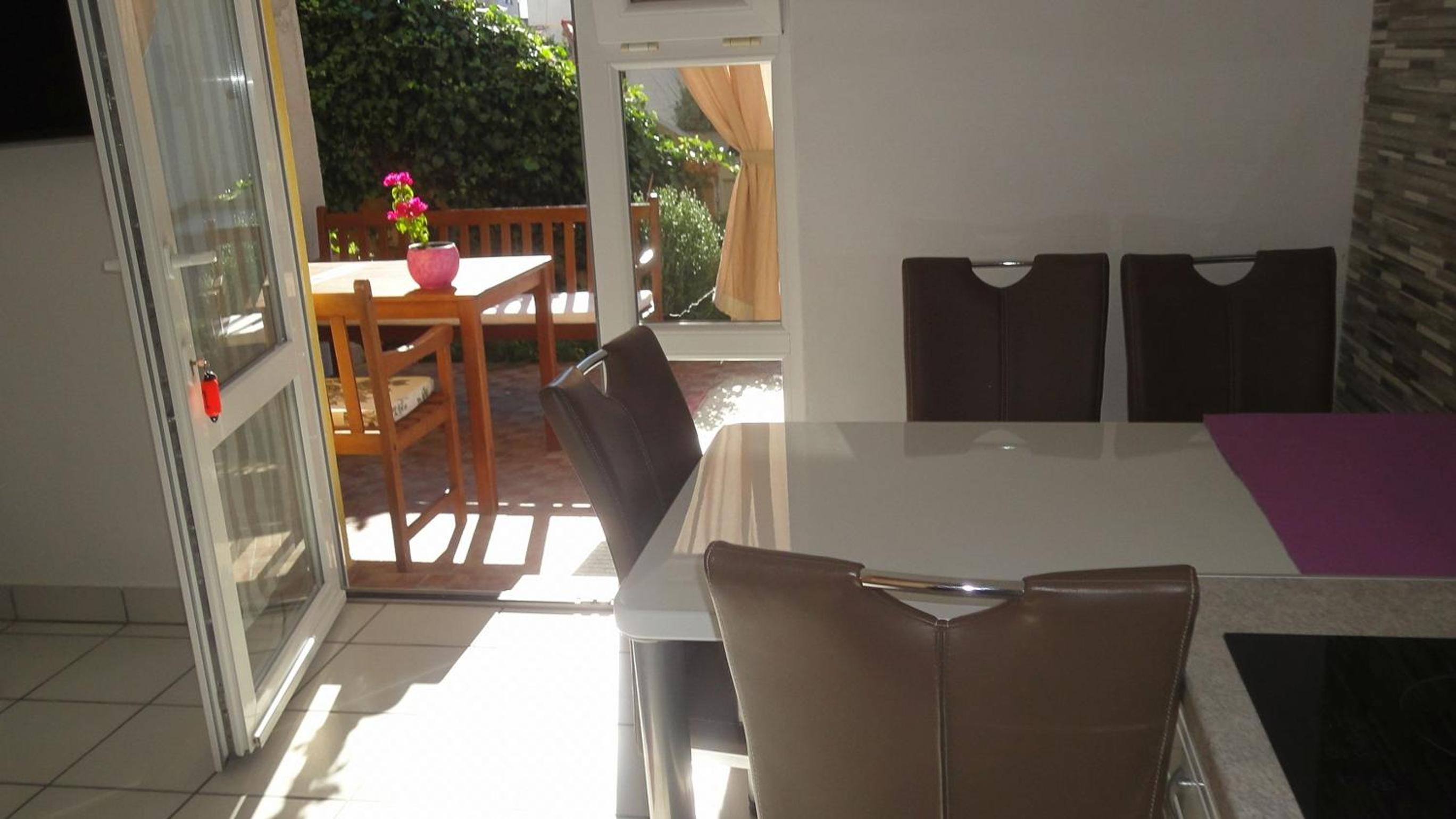 One-Bedroom Apartment - Photo 2