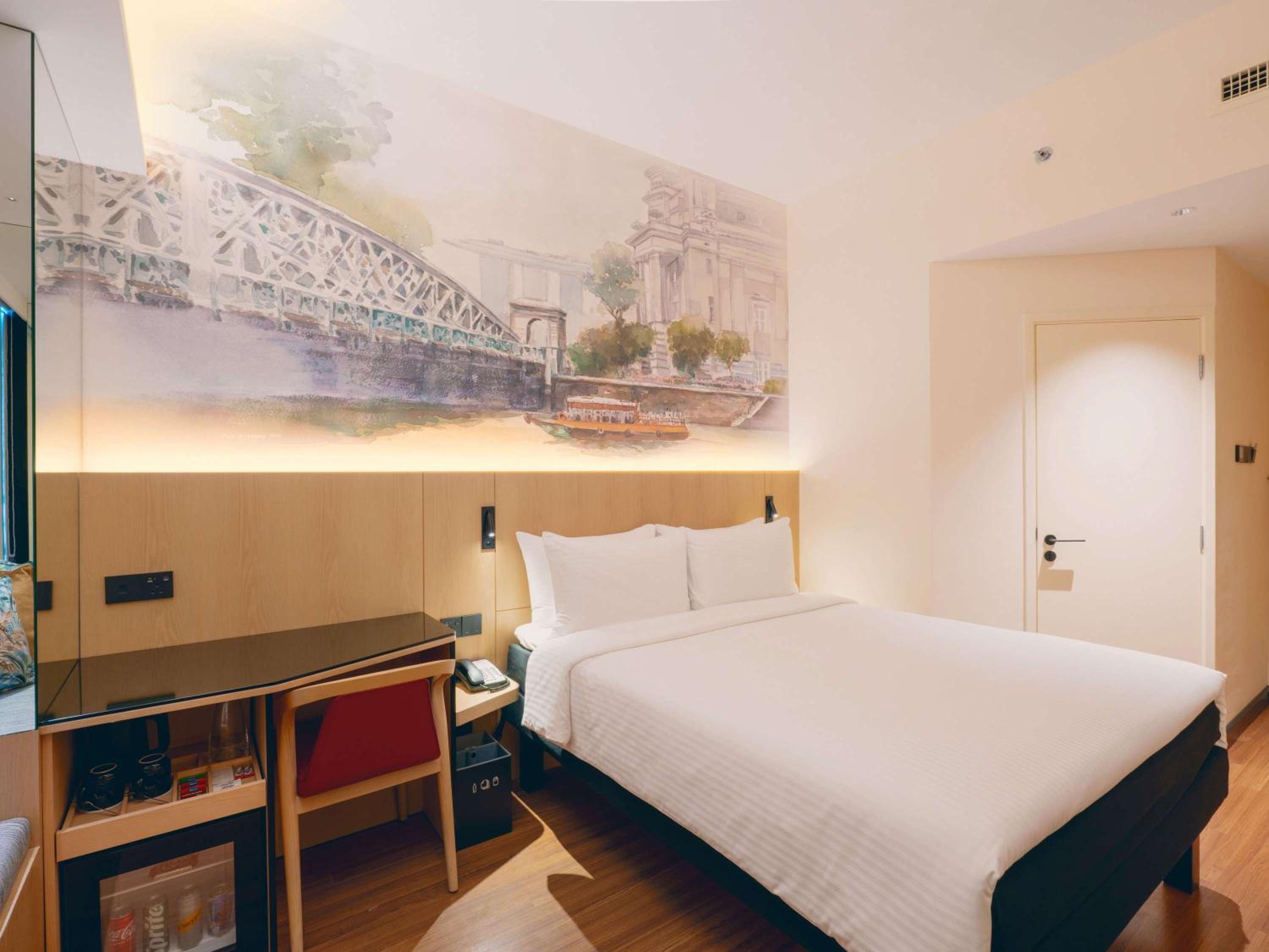 Deluxe King Room, 1 King Bed, High Floor, Free Mini-bar photo 3