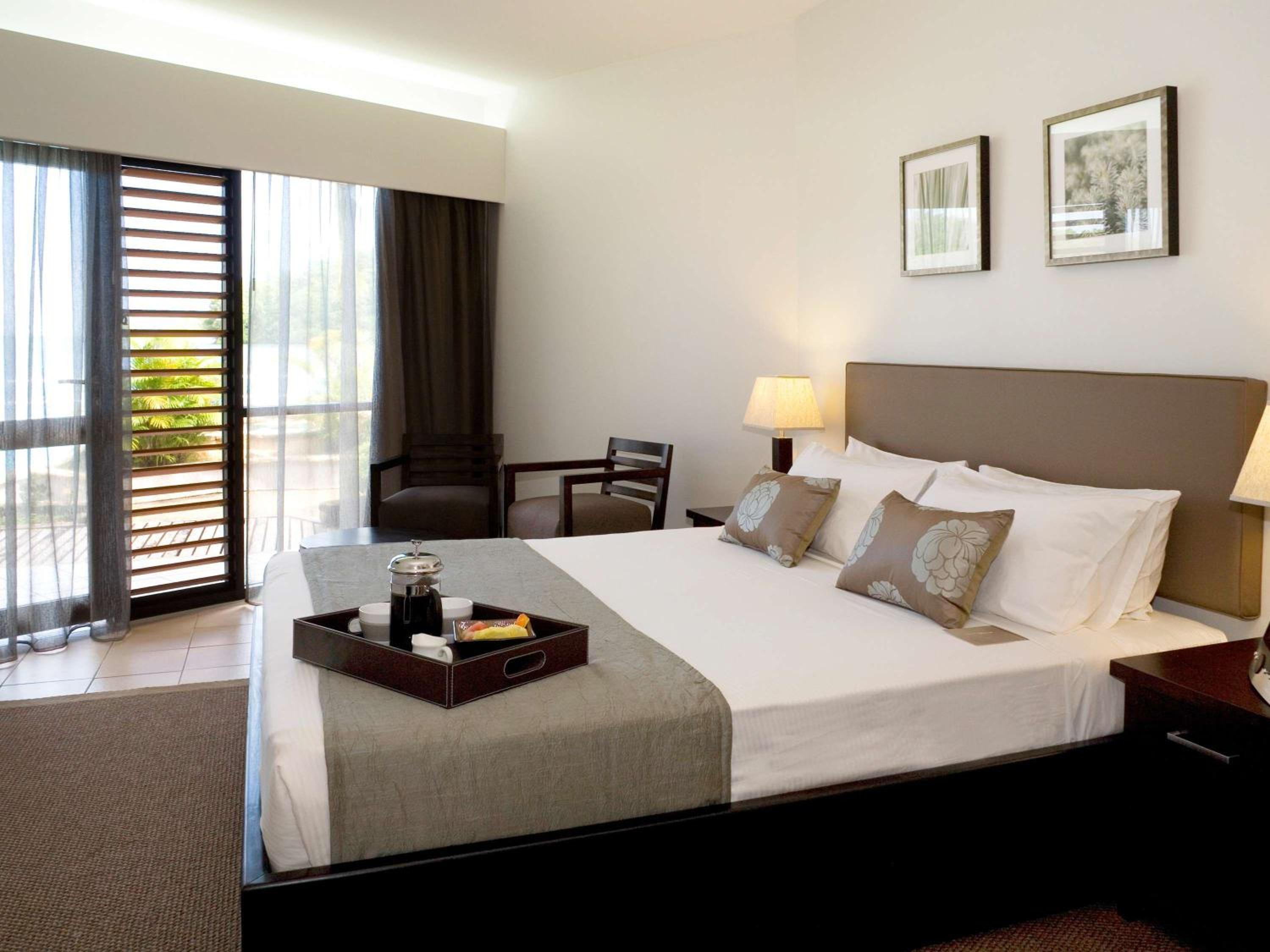 Deluxe King Room Ocean Front photo 11