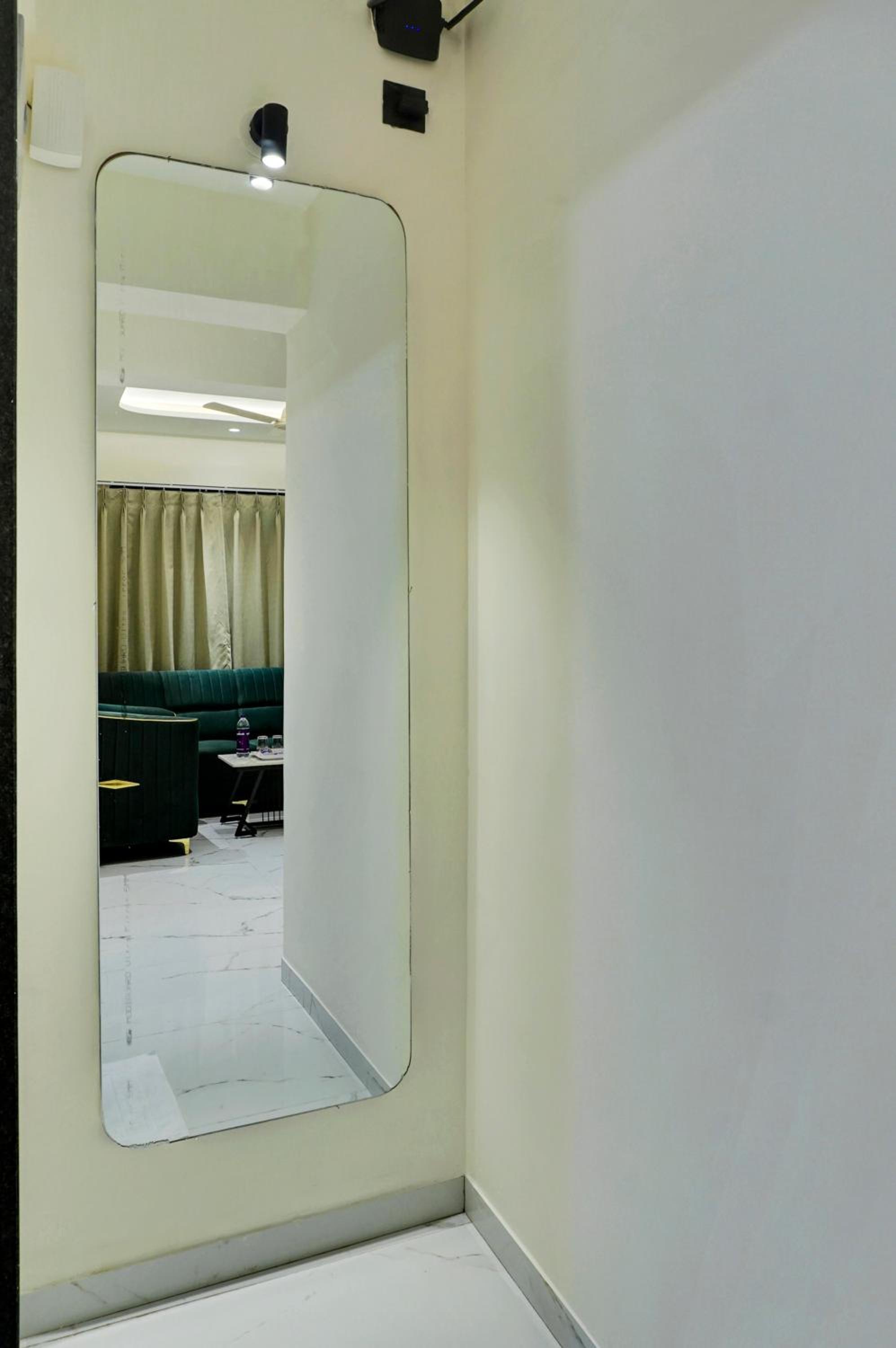Suite with Balcony - Photo 7