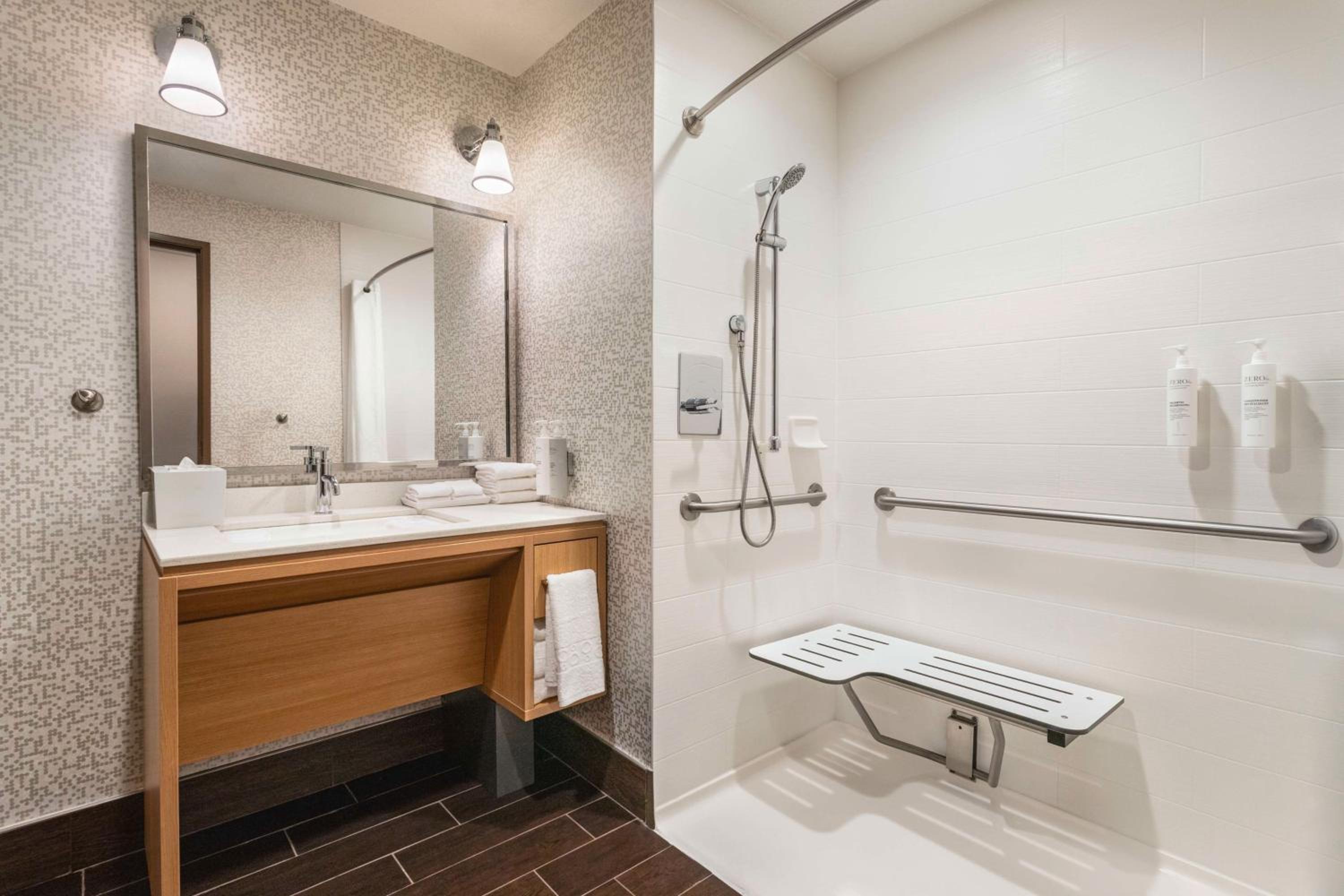 Studio with Two Queen Beds and Roll-In Shower - Mobility and Hearing Access/Non-Smoking - Photo 3