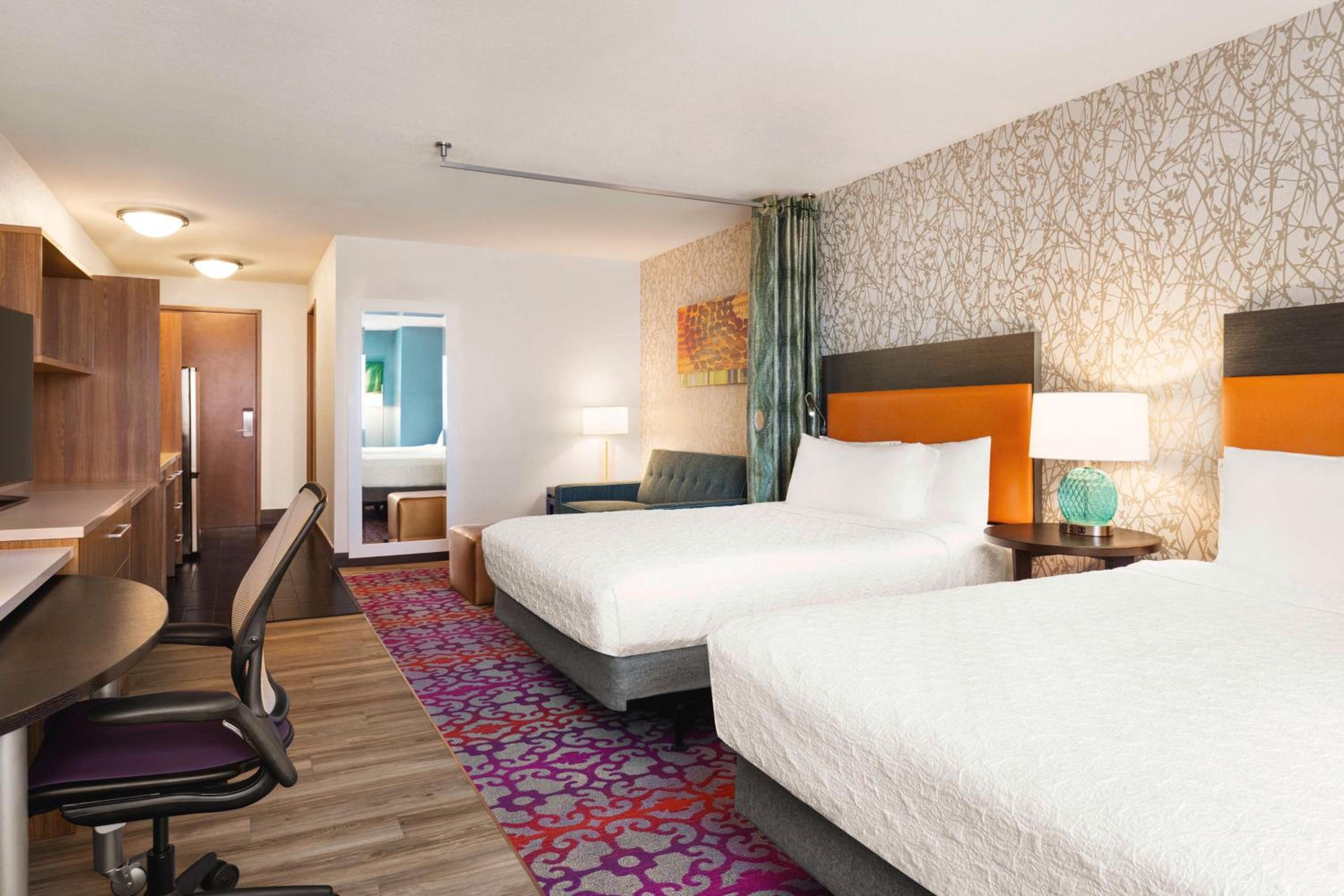 Studio with Two Queen Beds and Roll-In Shower - Mobility and Hearing Access/Non-Smoking - Photo 5