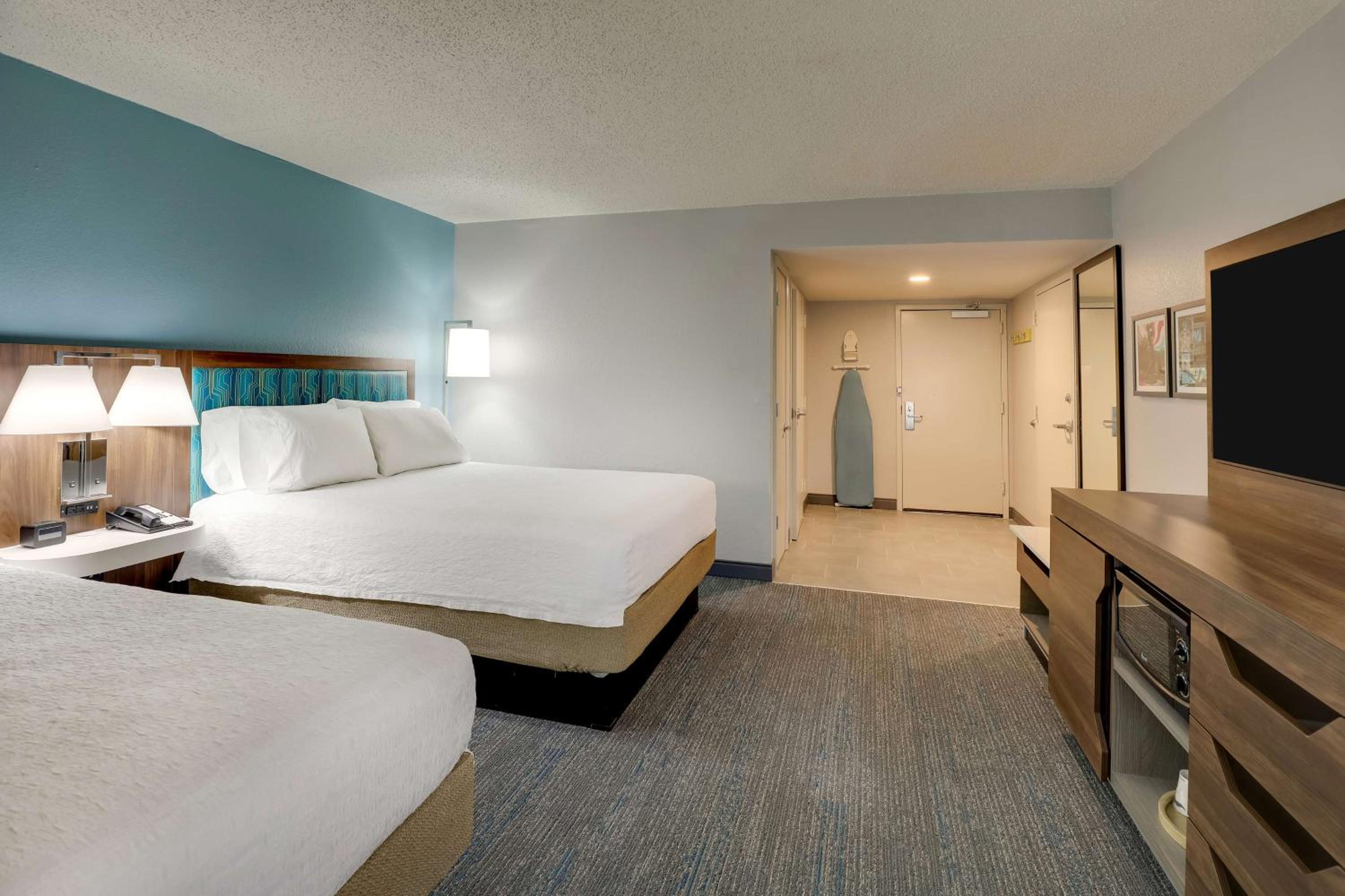 Room with Two Queen Beds - Non-Smoking