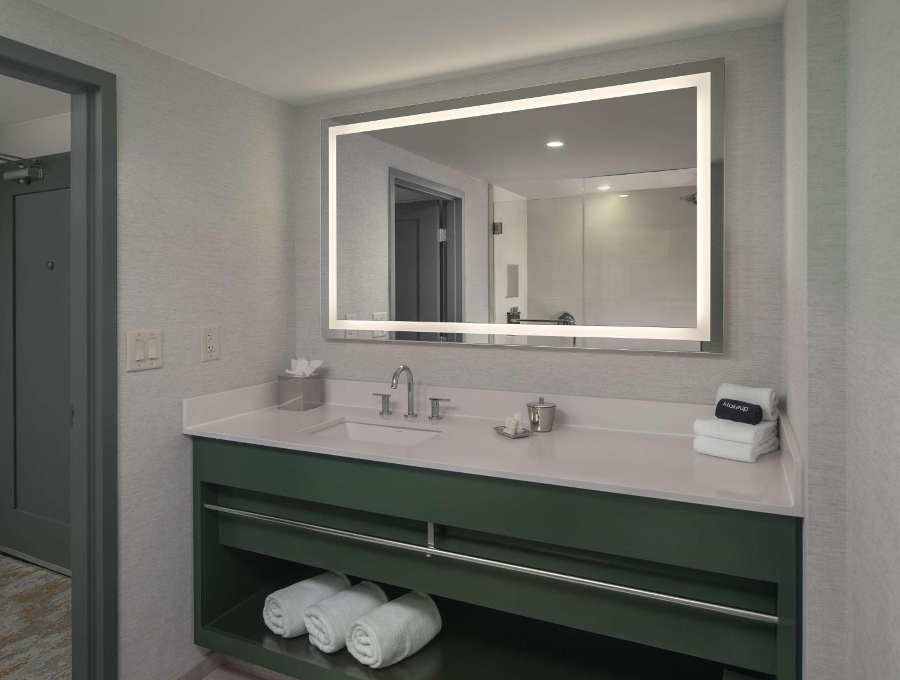 Corner King Room - Photo 4