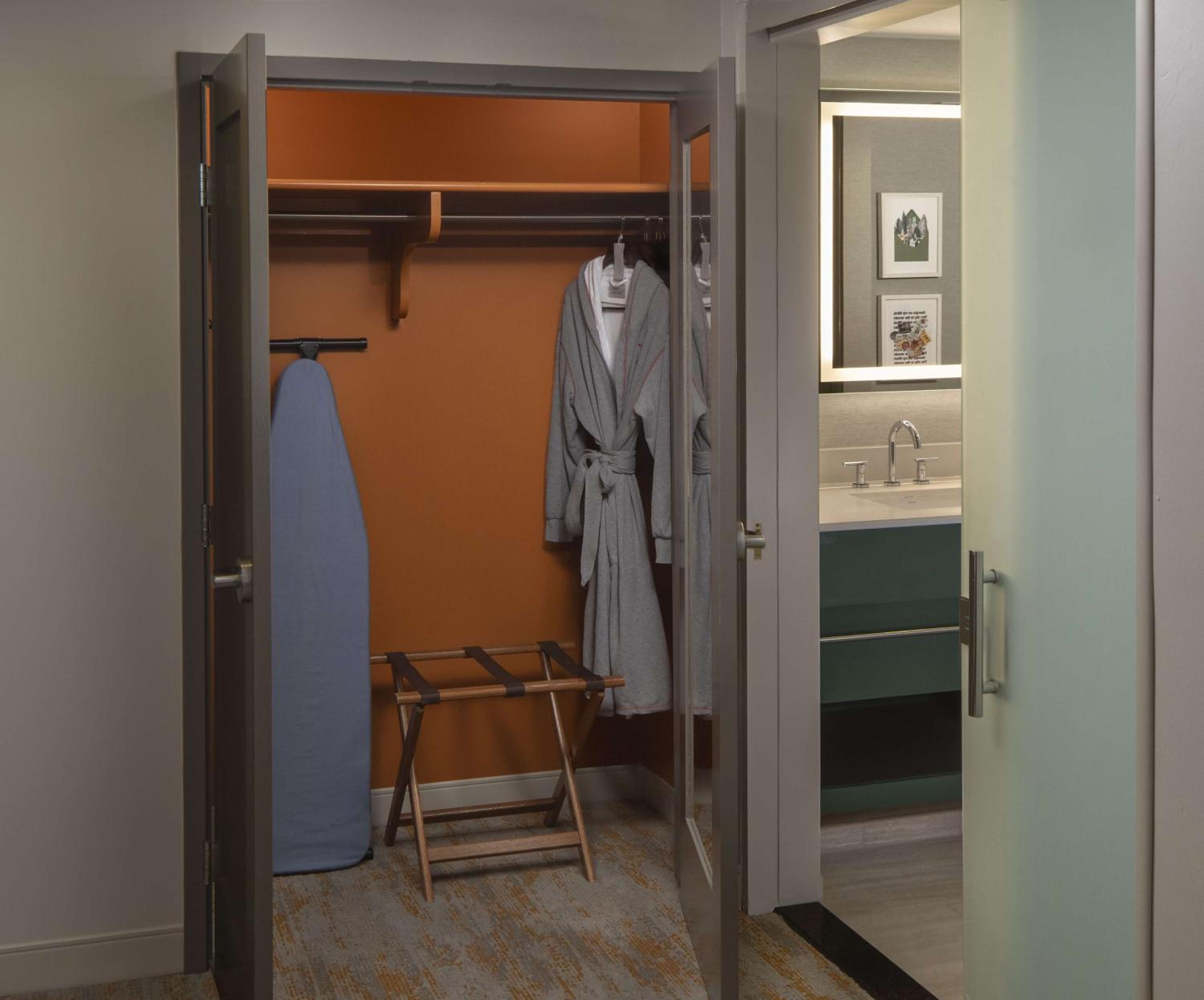 Corner King Room - Photo 3