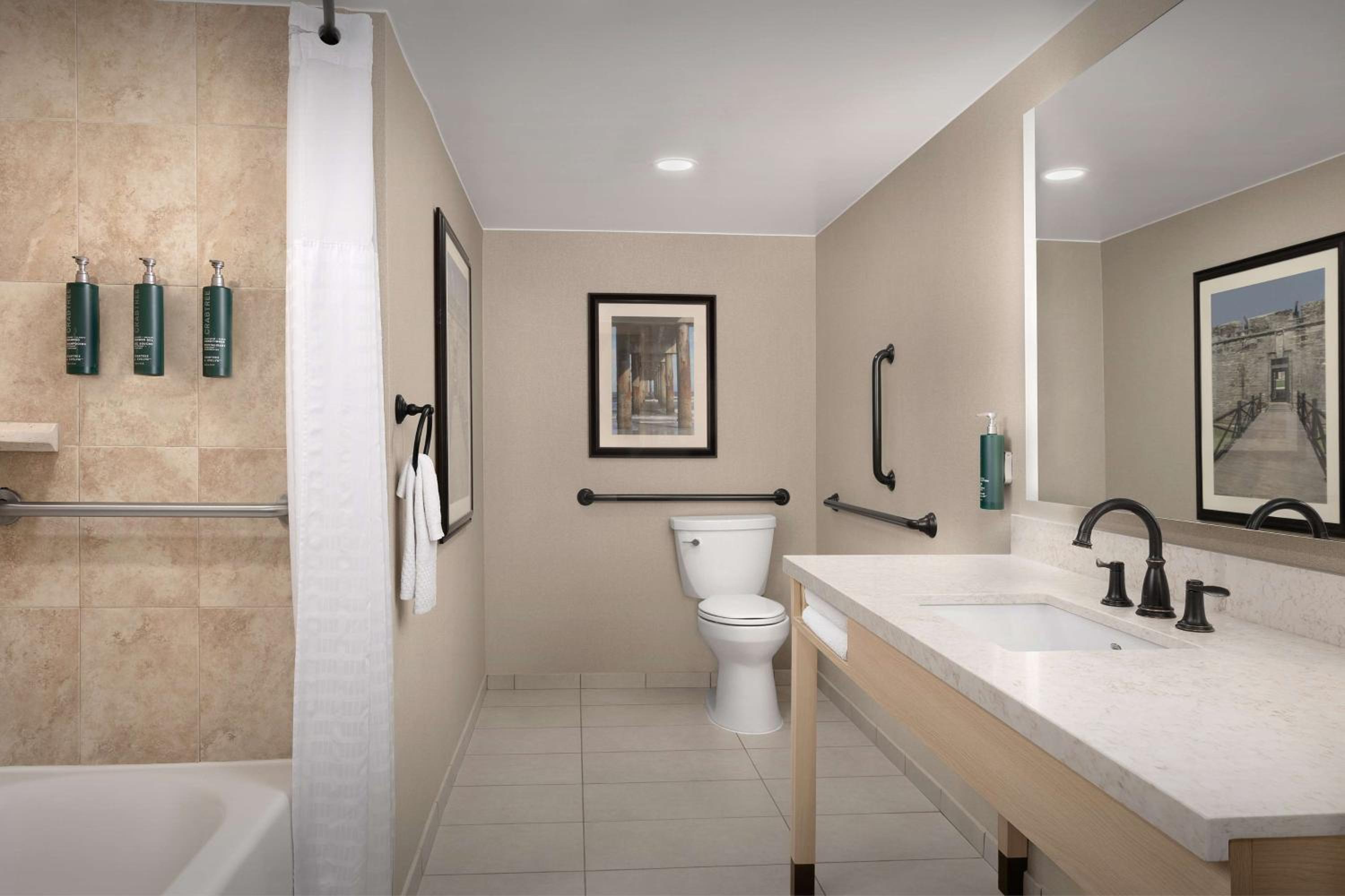 King Room with Accessible Tub - Mobility and Hearing Access - Photo 3