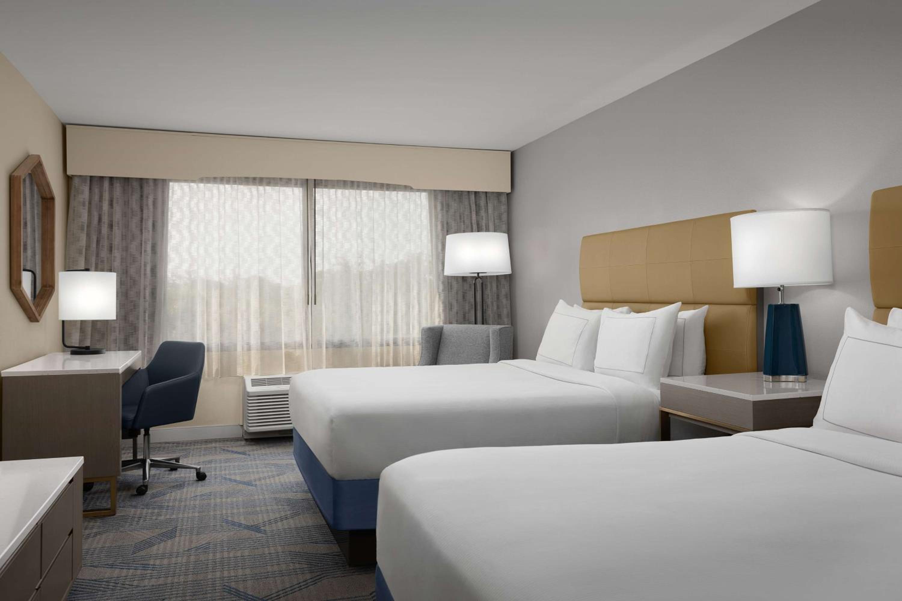 Queen Room with Two Queen Beds - Photo 3