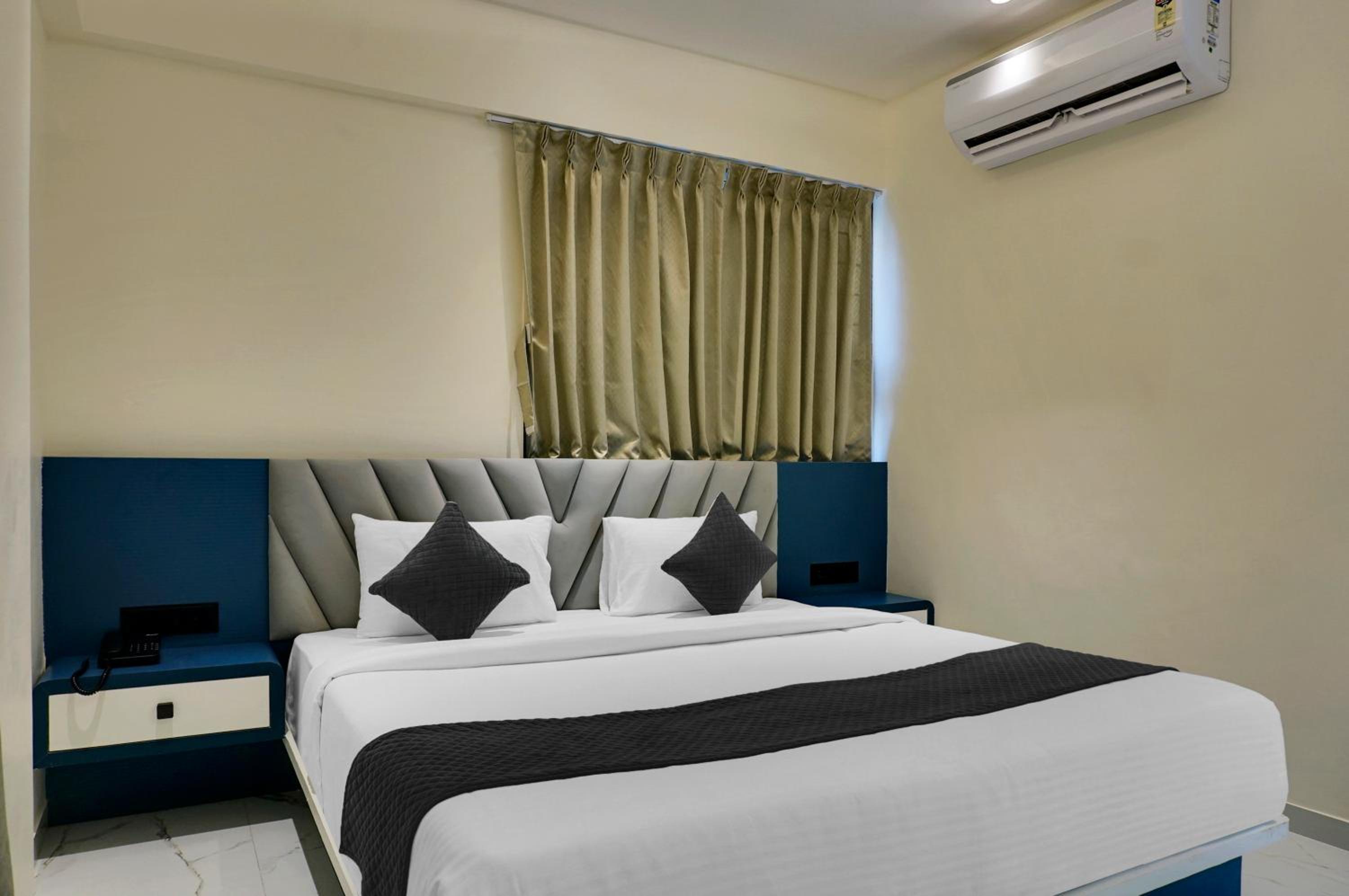 Suite with Balcony - Photo 8
