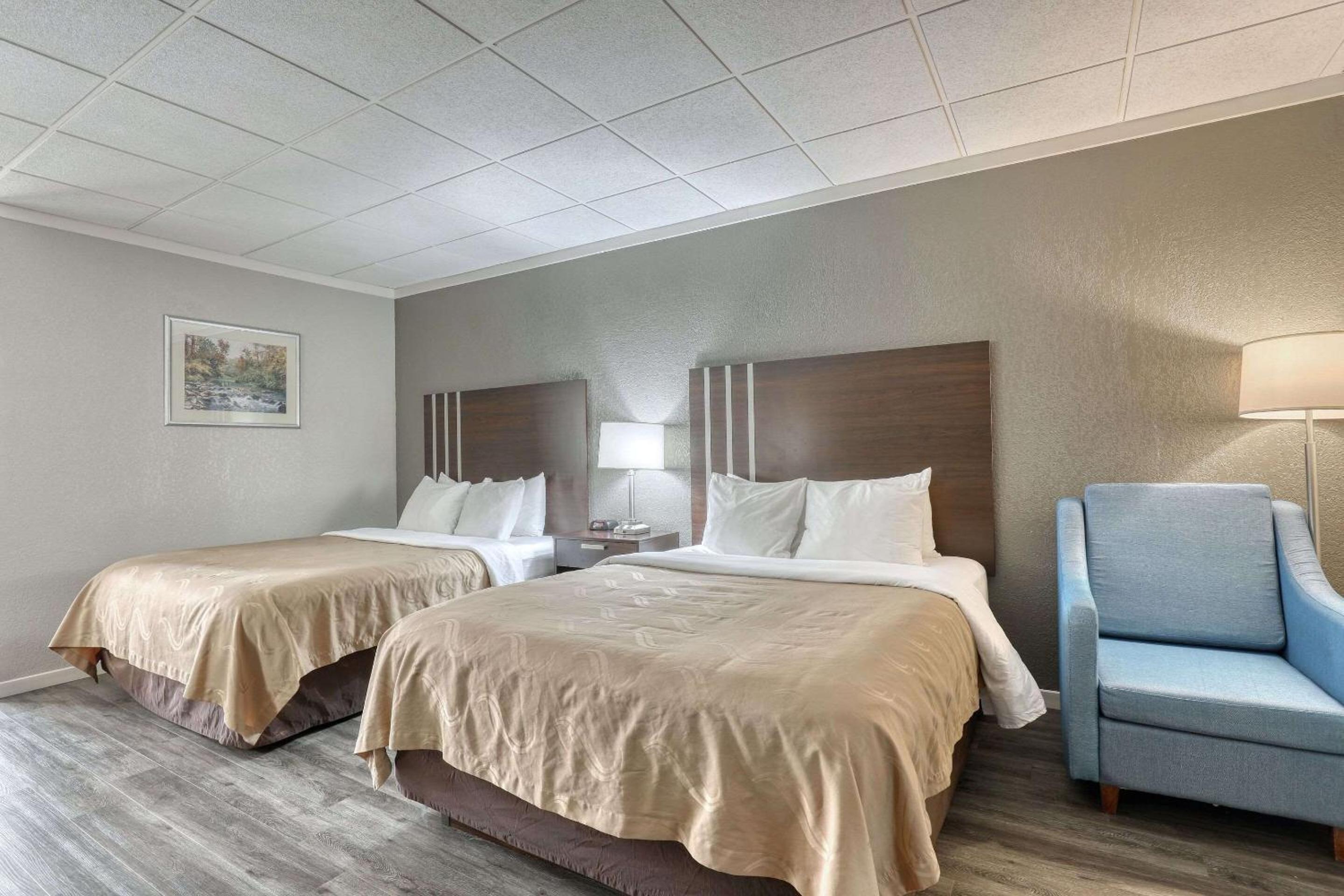 Standard Queen Room with Two Queen Beds - Non-Smoking - Photo 1