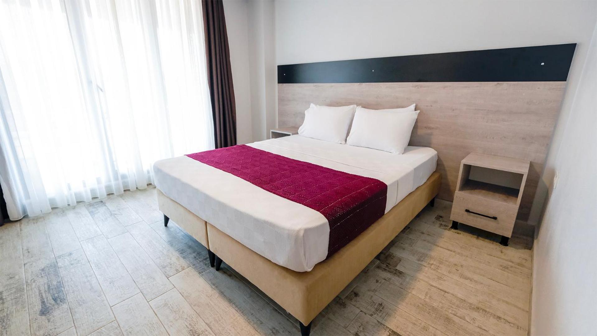 Superior Room with Balcony Land View - Photo 1
